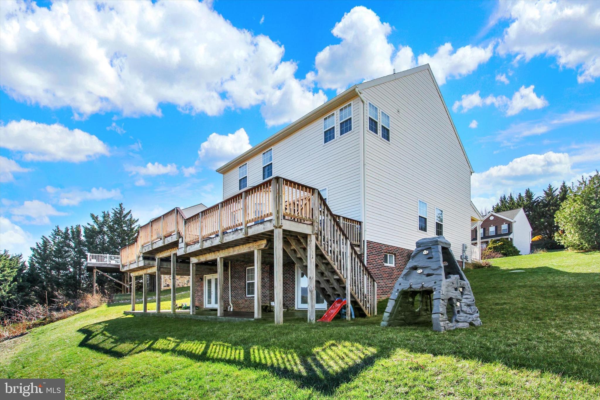 WHISPERING HILLS - Residential