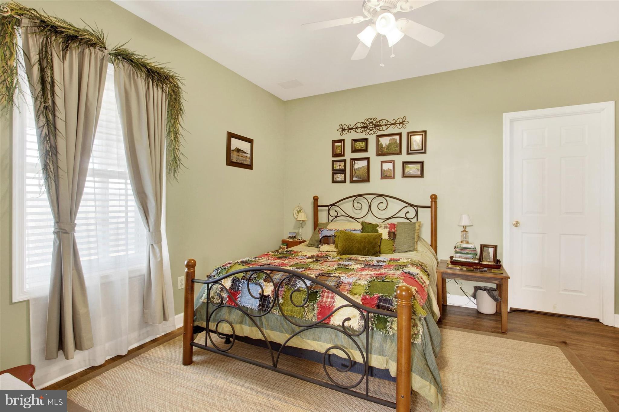 WHISPERING HILLS - Residential