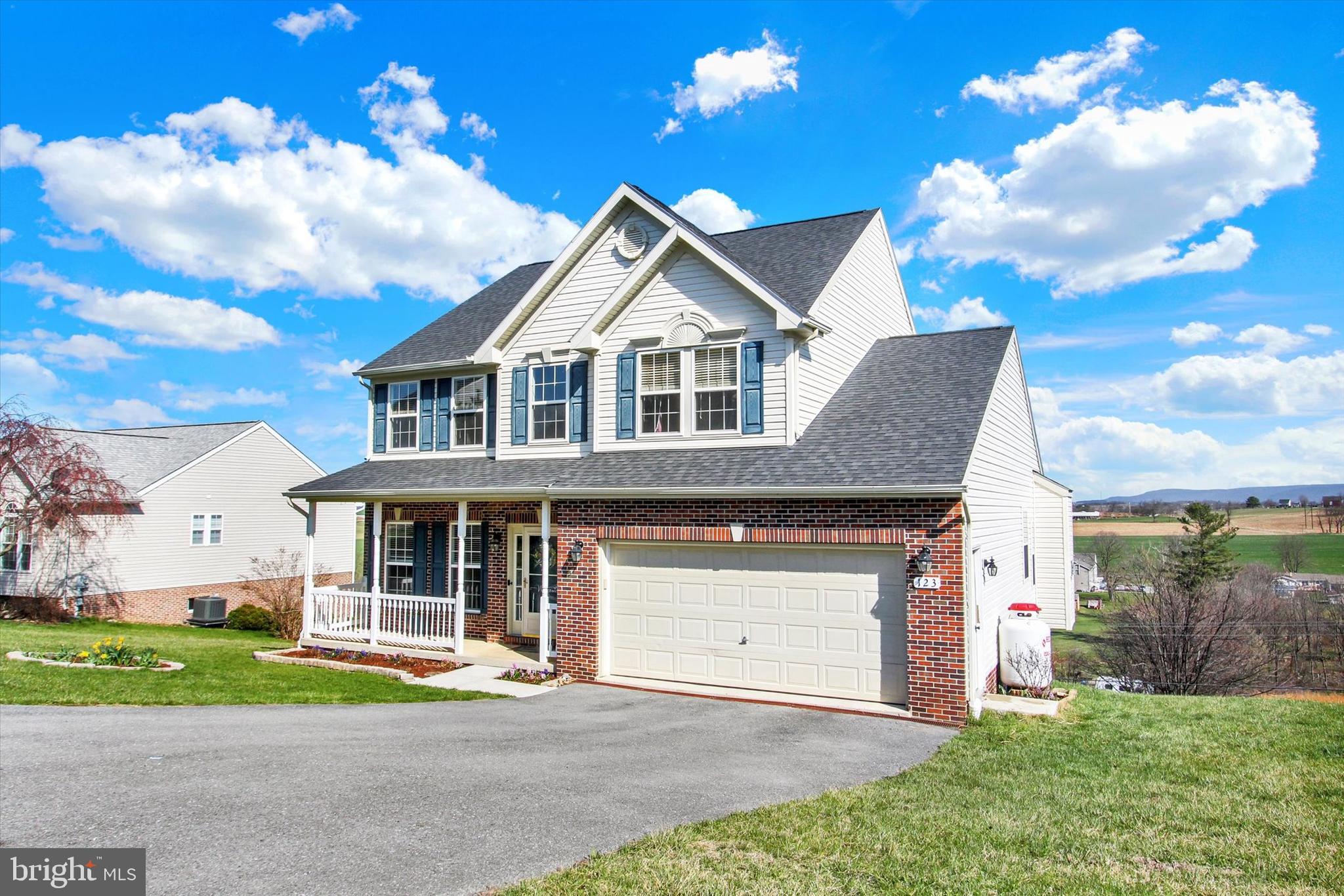 WHISPERING HILLS - Residential