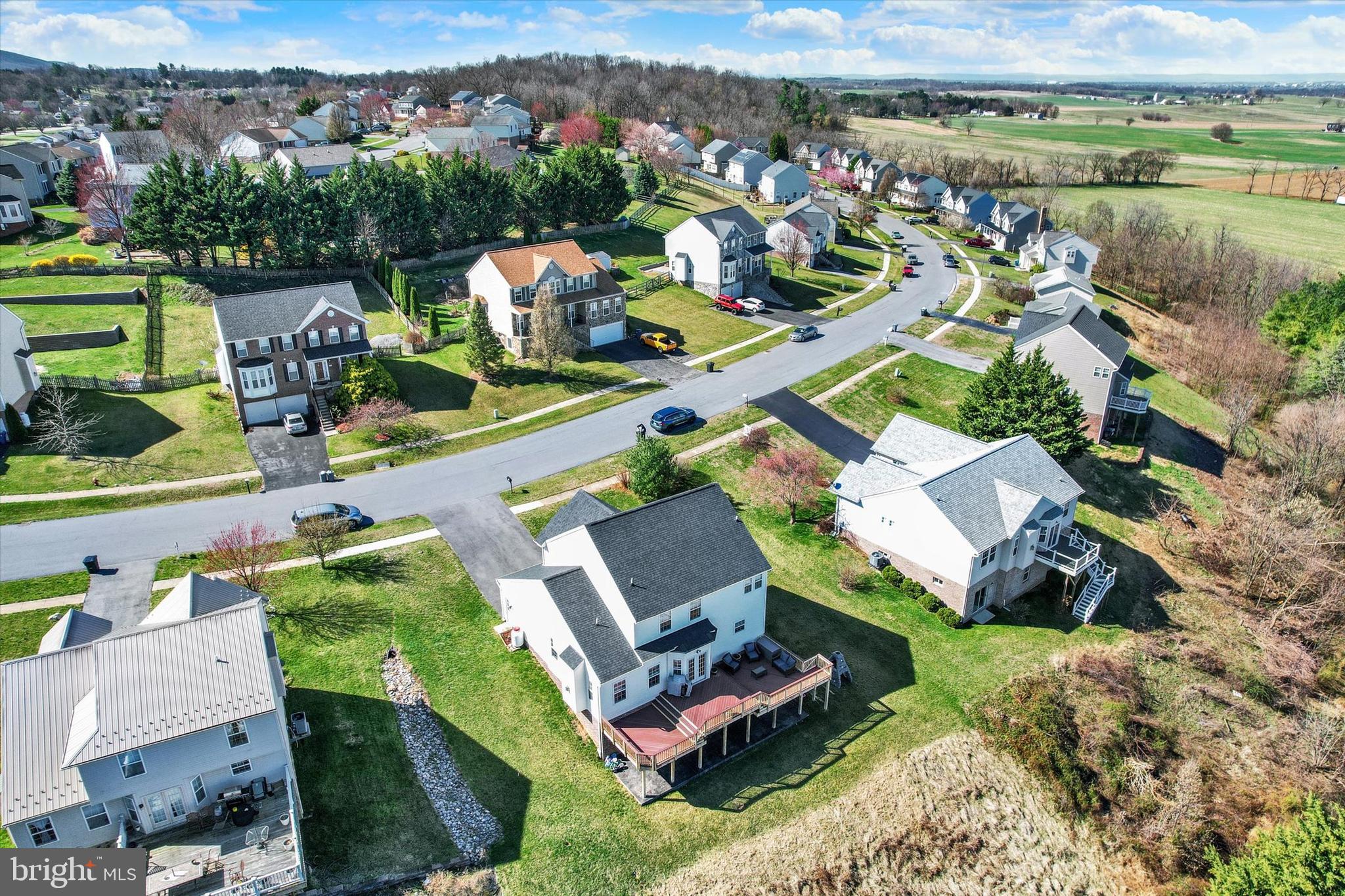 WHISPERING HILLS - Residential