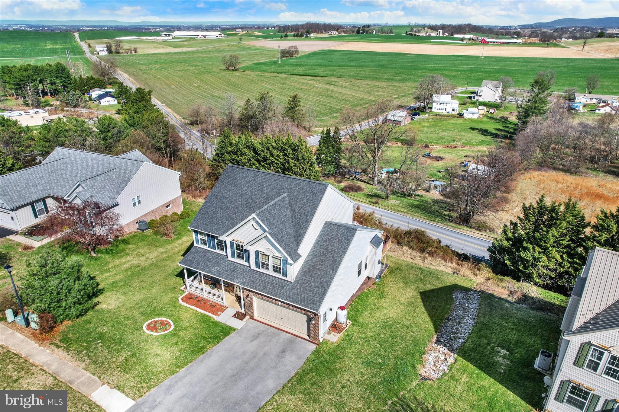 WHISPERING HILLS - Residential