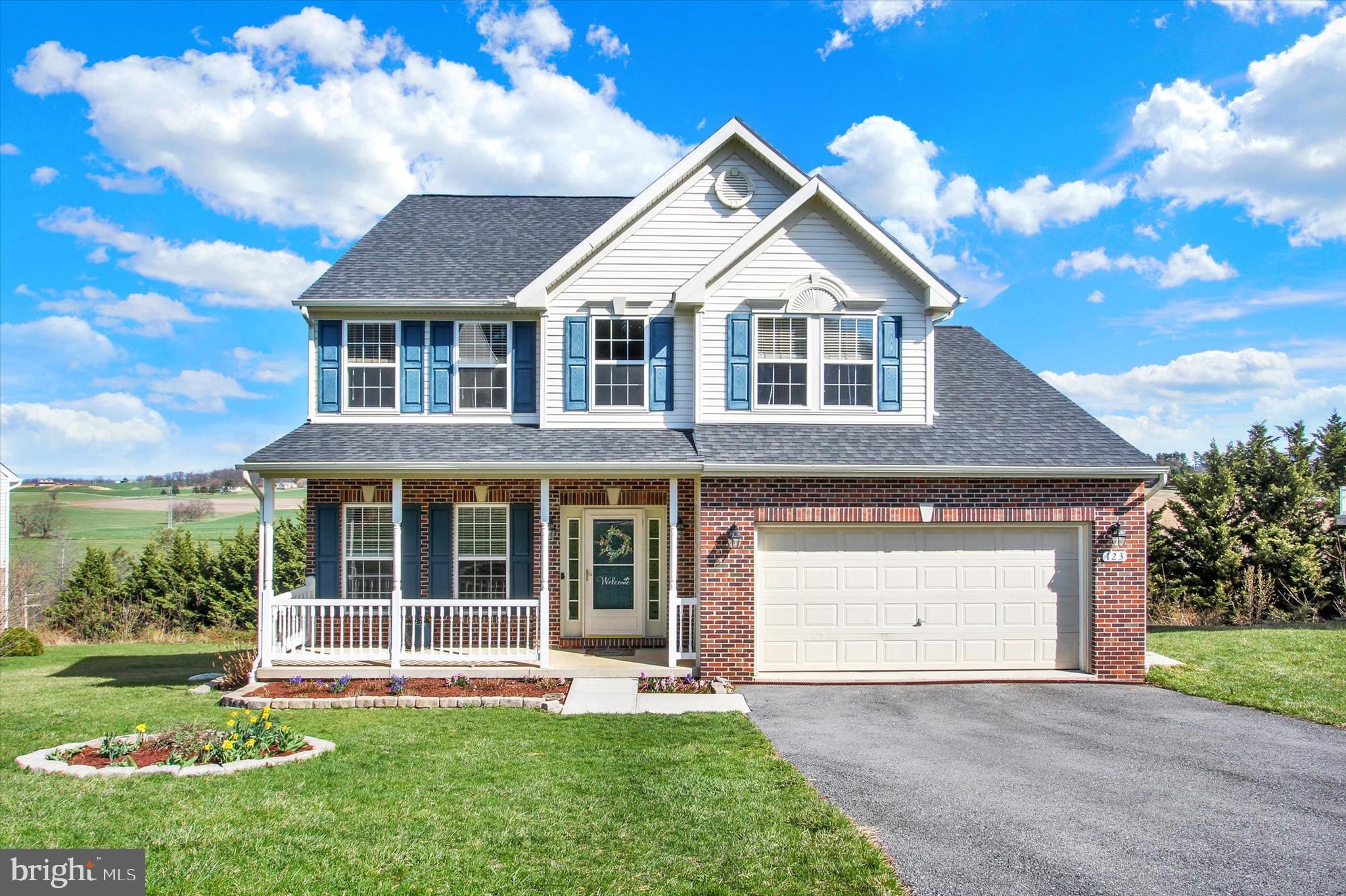 WHISPERING HILLS - Residential