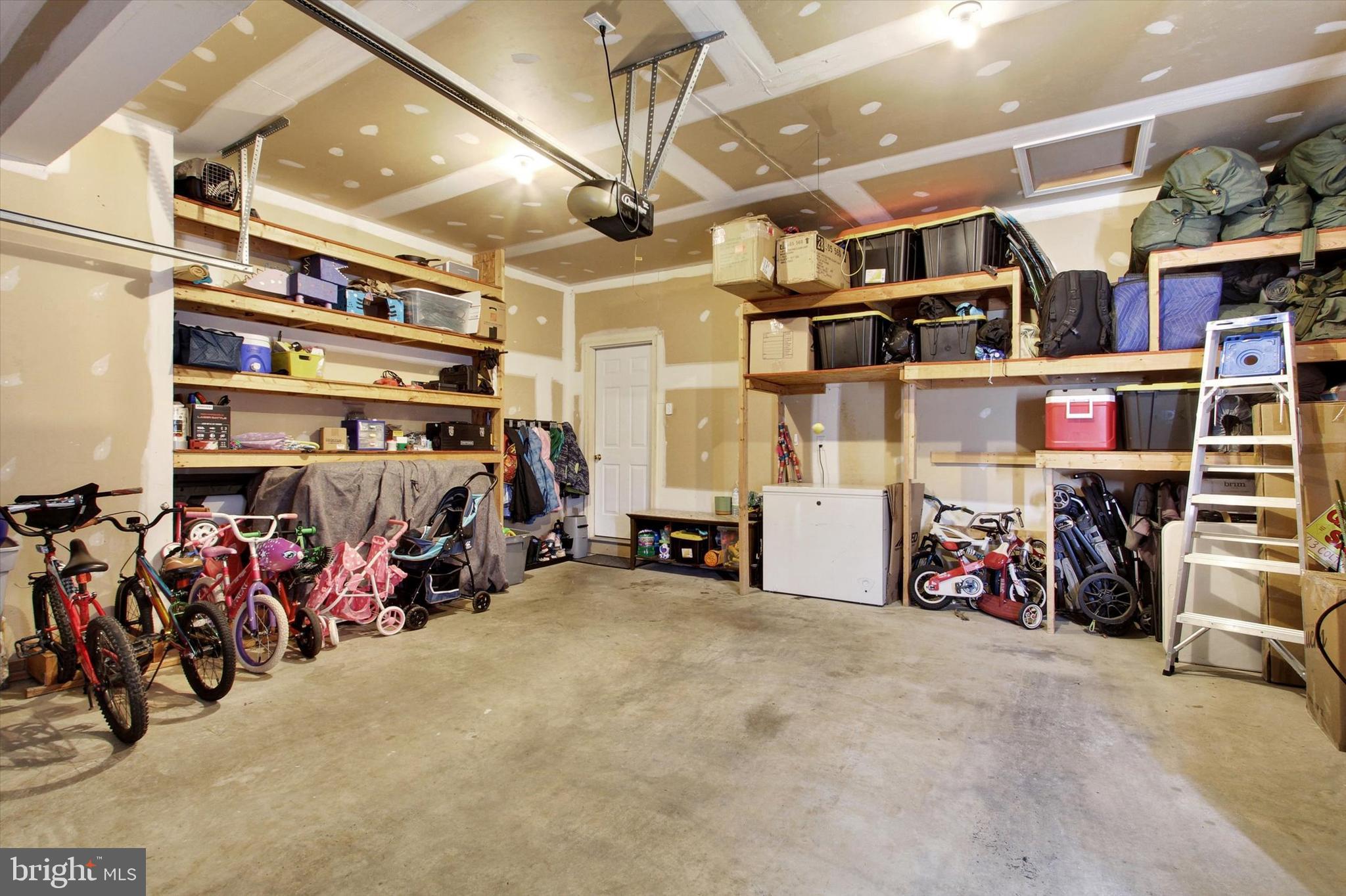 WHISPERING HILLS - Residential