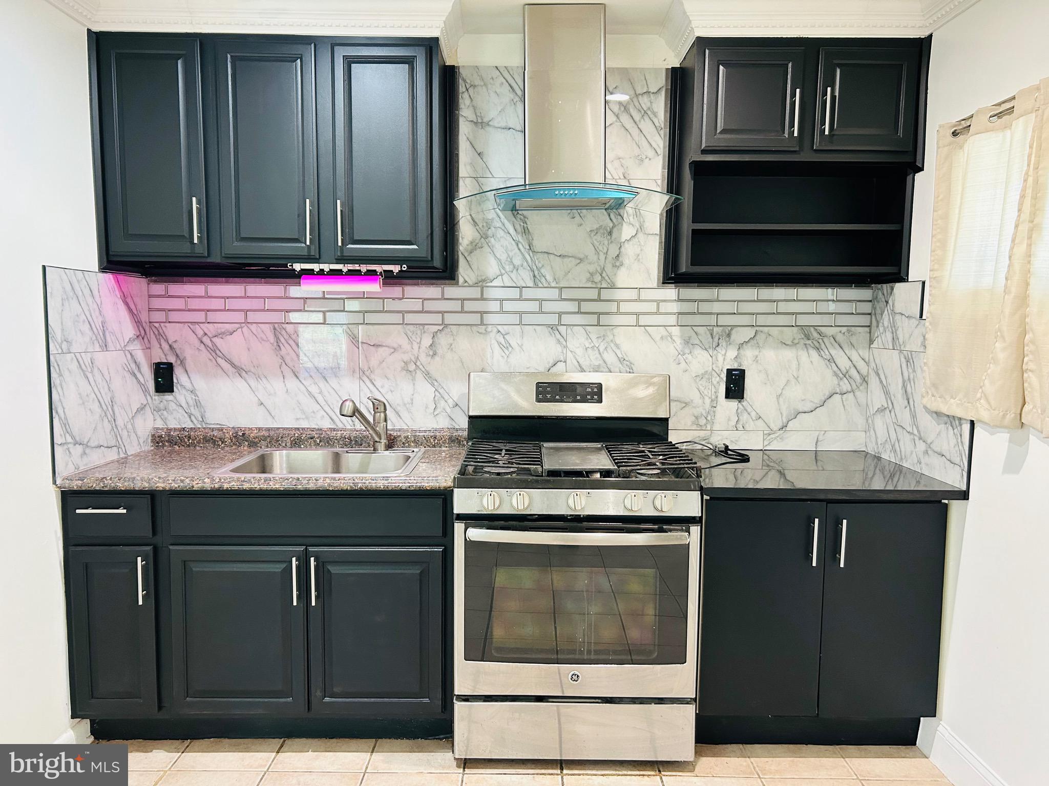 SOUTH LAWN - Residential