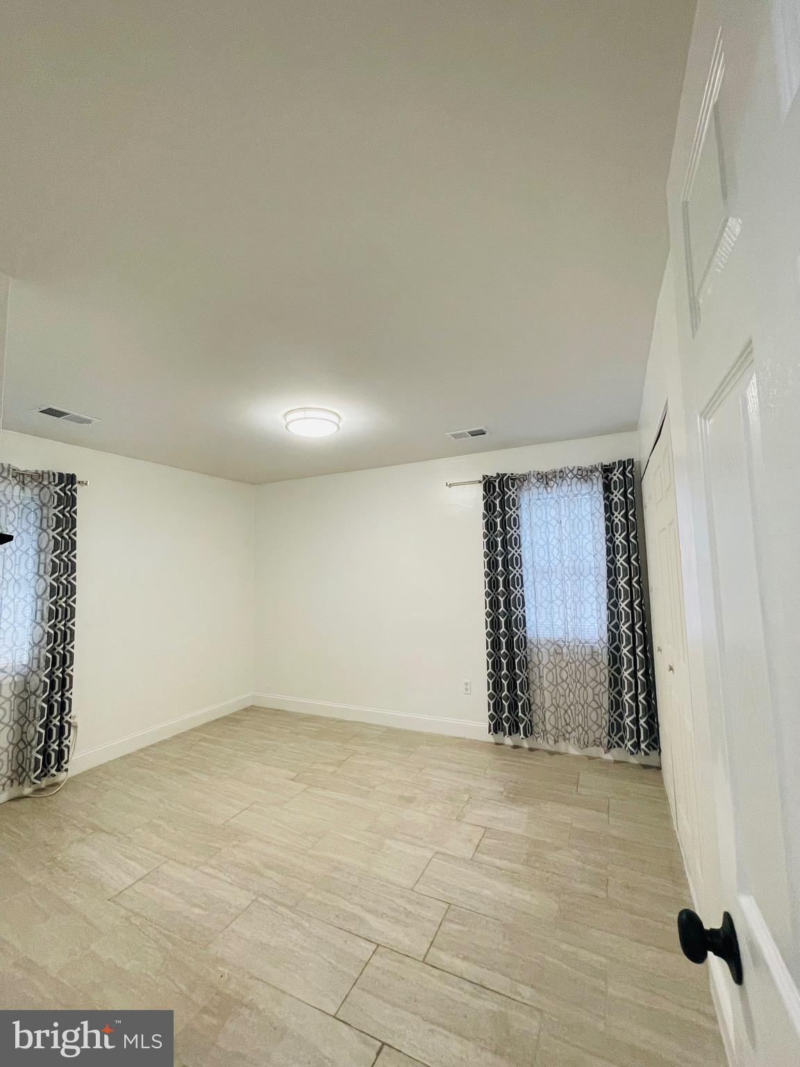 SOUTH LAWN - Residential