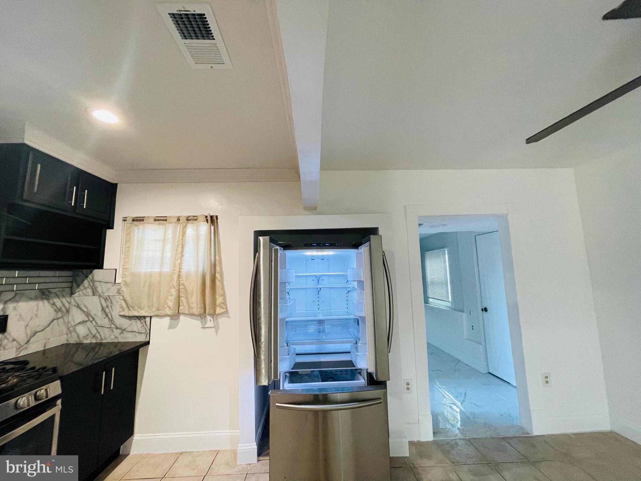 SOUTH LAWN - Residential