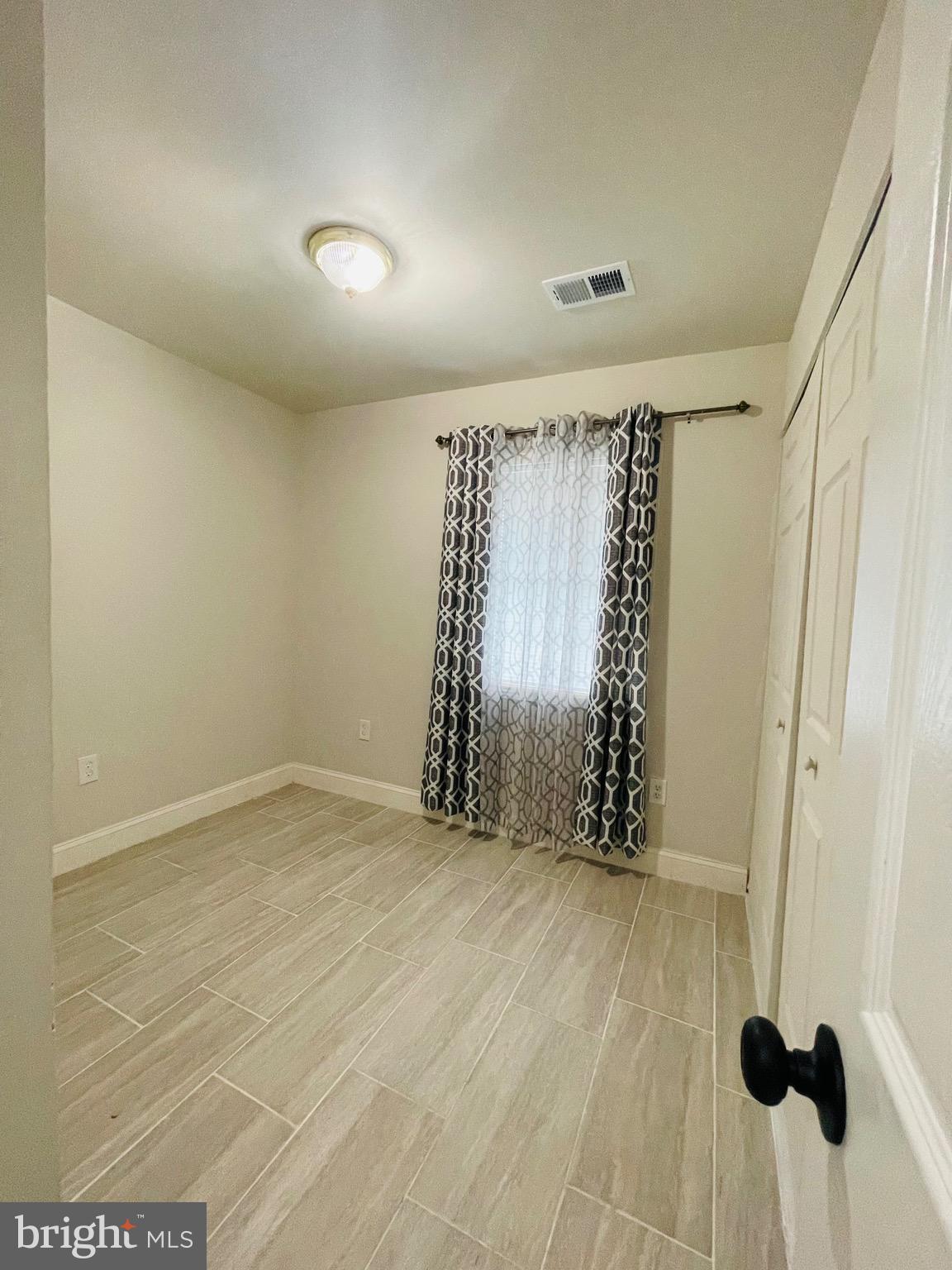 SOUTH LAWN - Residential