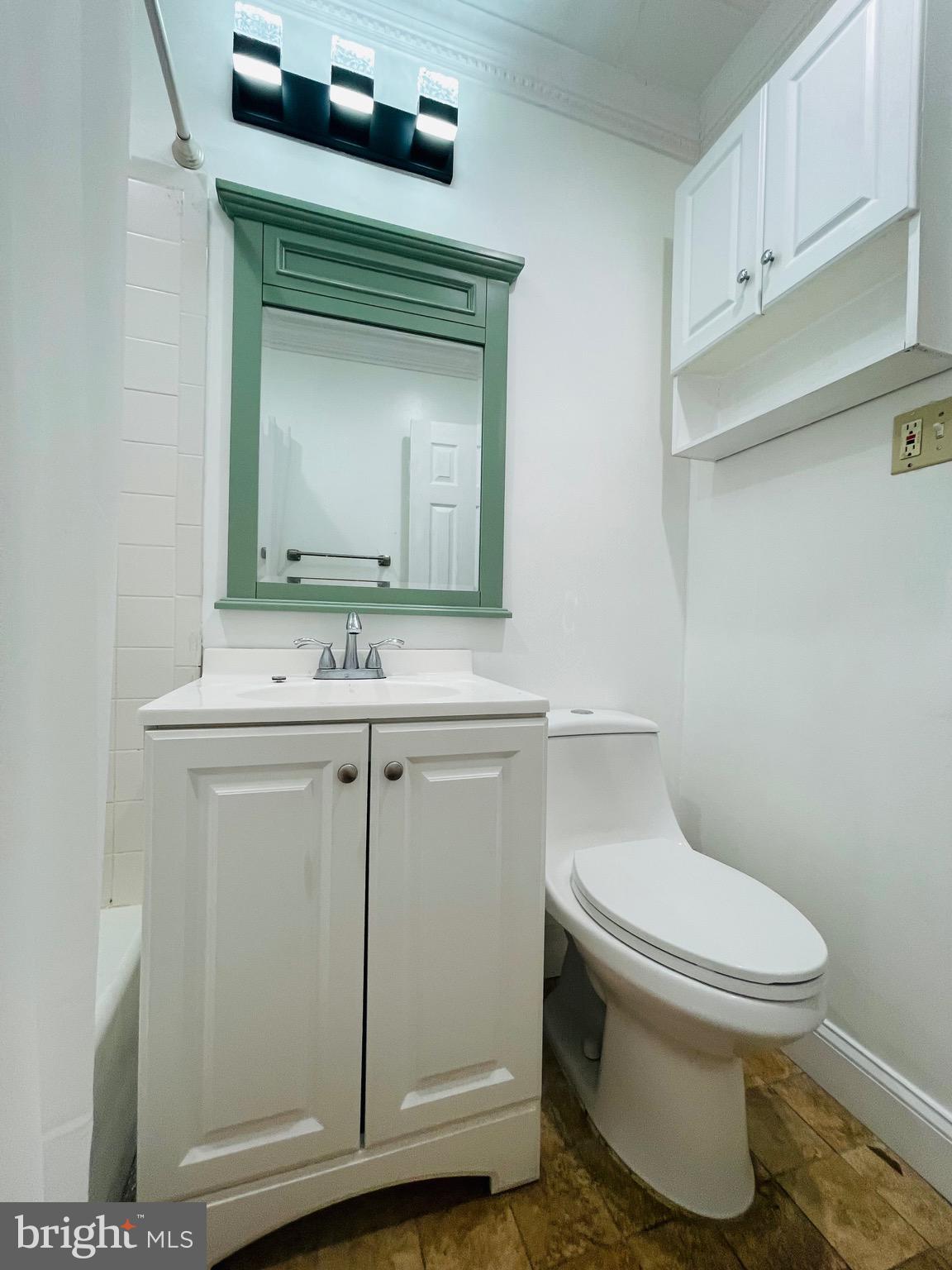 SOUTH LAWN - Residential