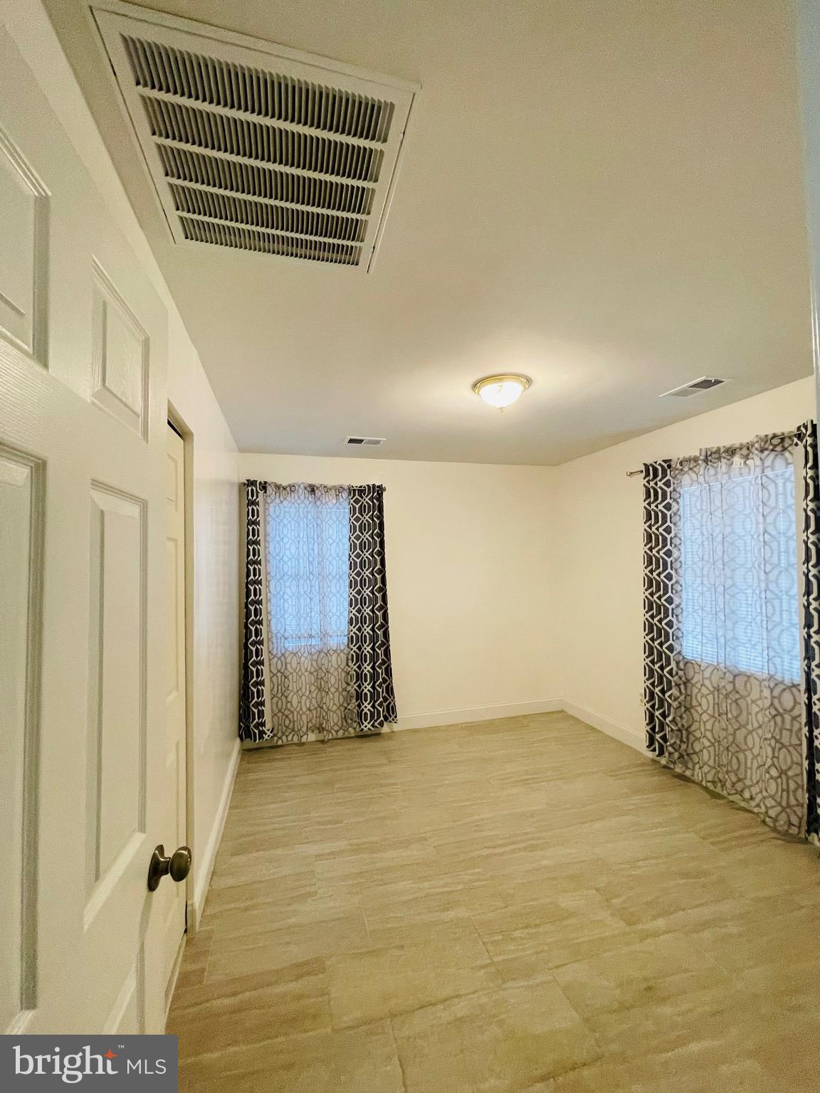 SOUTH LAWN - Residential