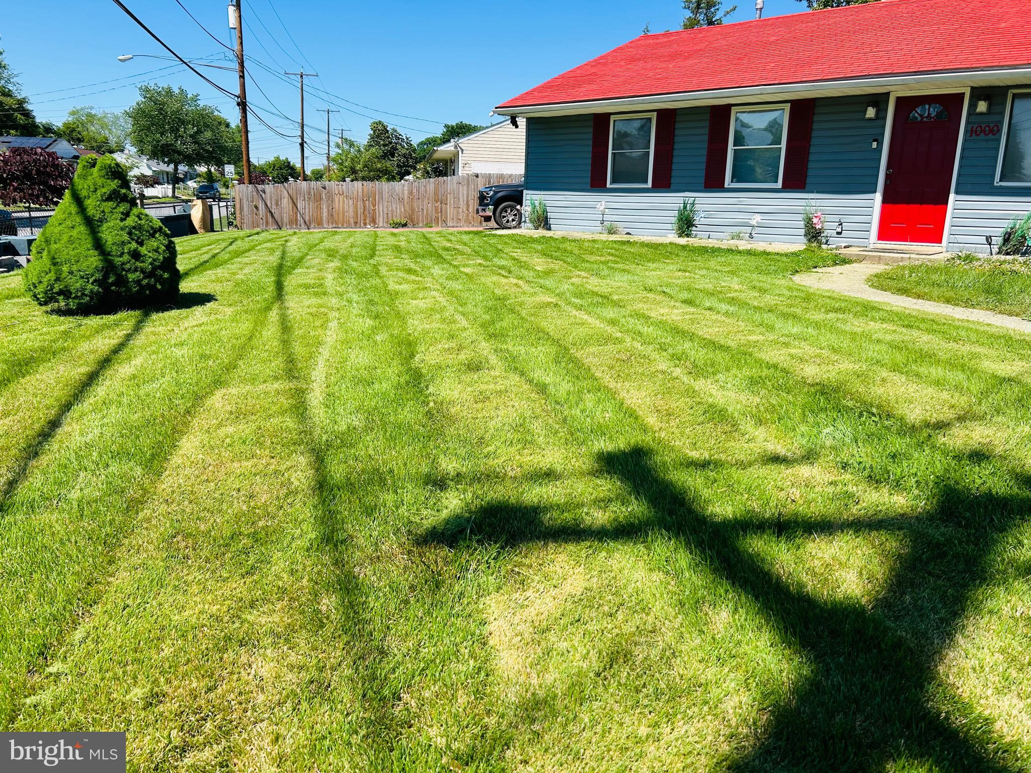 SOUTH LAWN - Residential