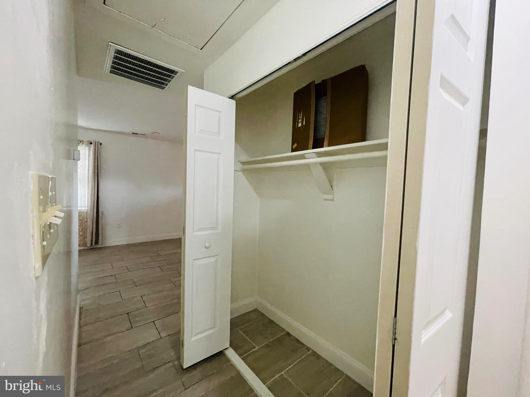 SOUTH LAWN - Residential