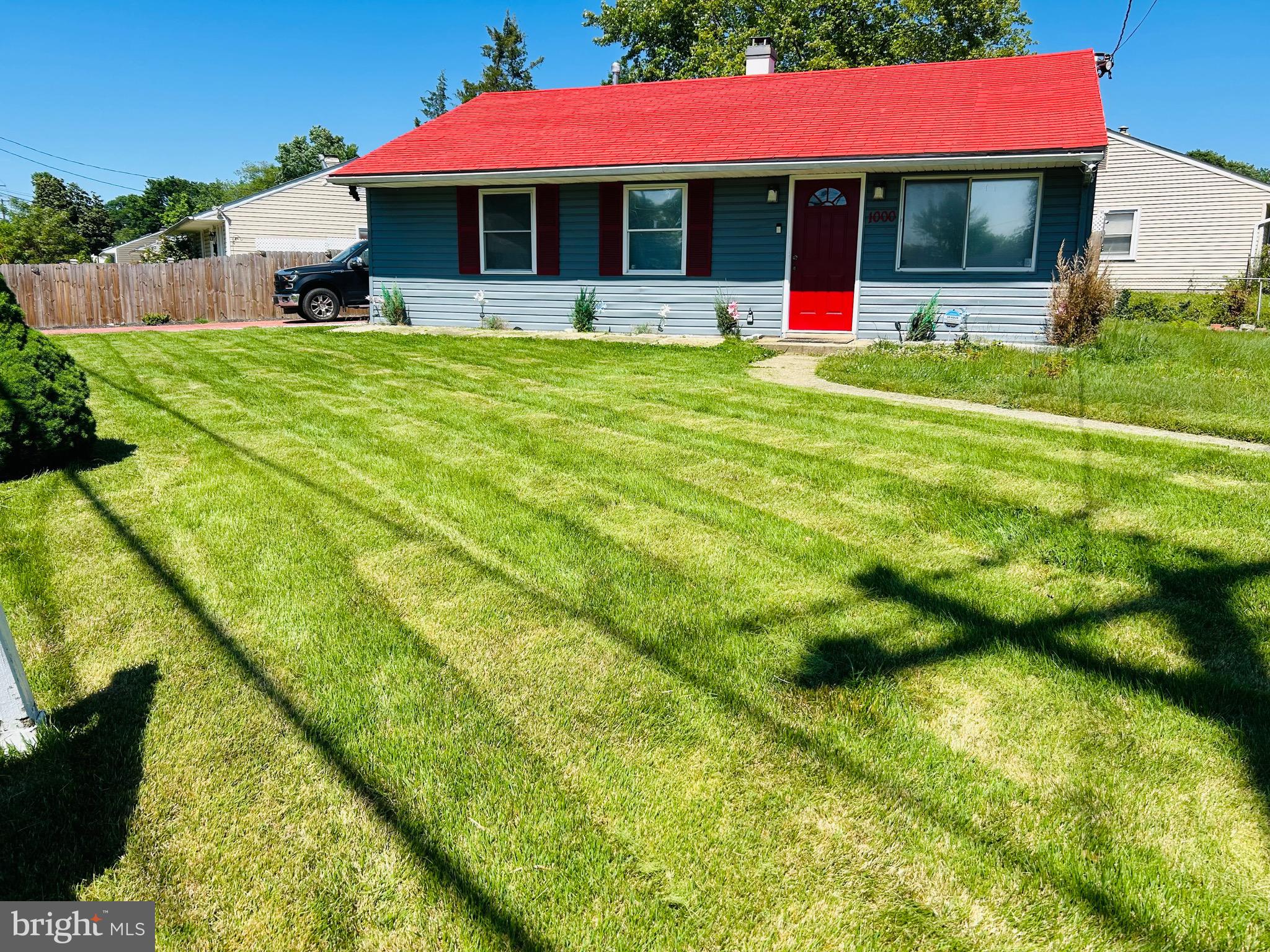 SOUTH LAWN - Residential