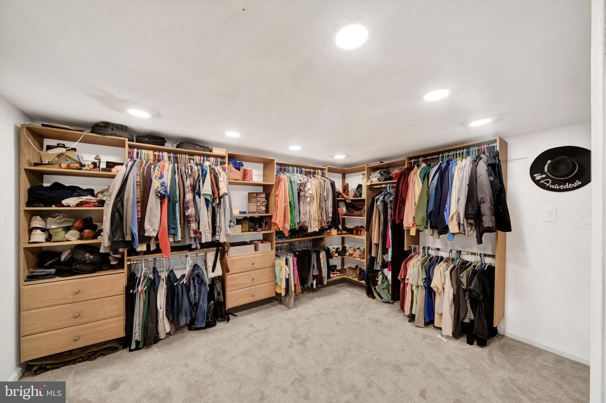 VILLAGE CARRS MILL - Residential