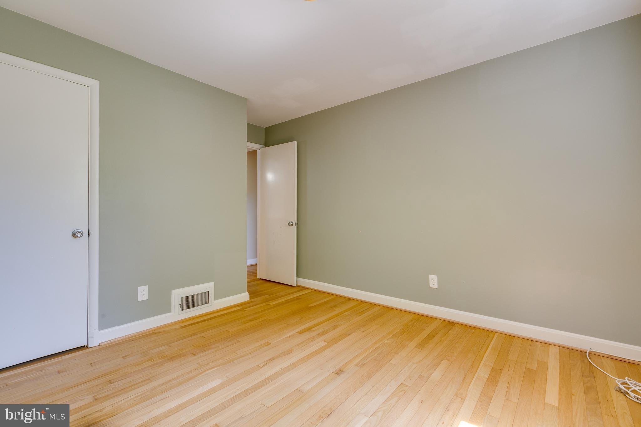 LINCOLNIA HILLS - Residential Lease