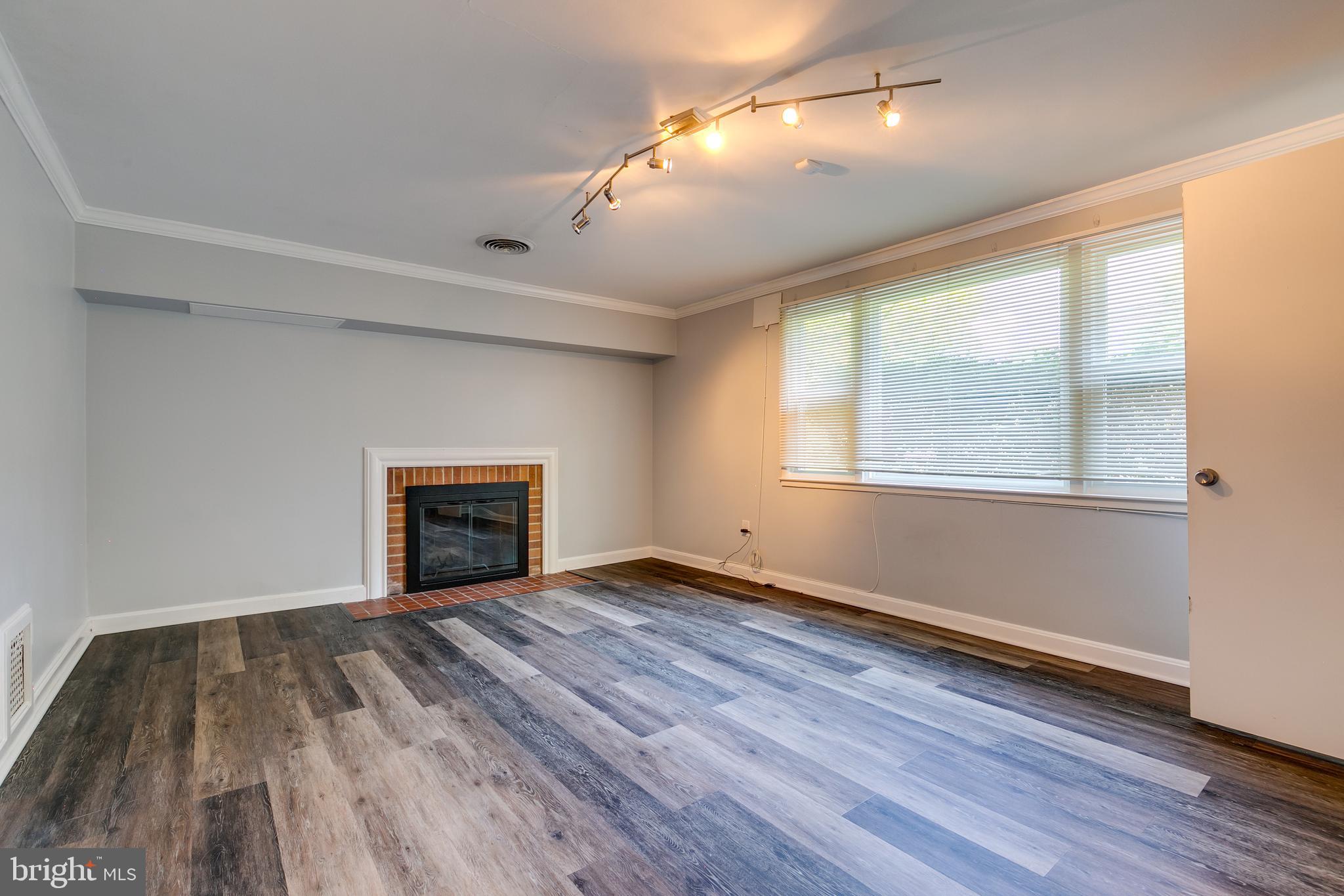 LINCOLNIA HILLS - Residential Lease