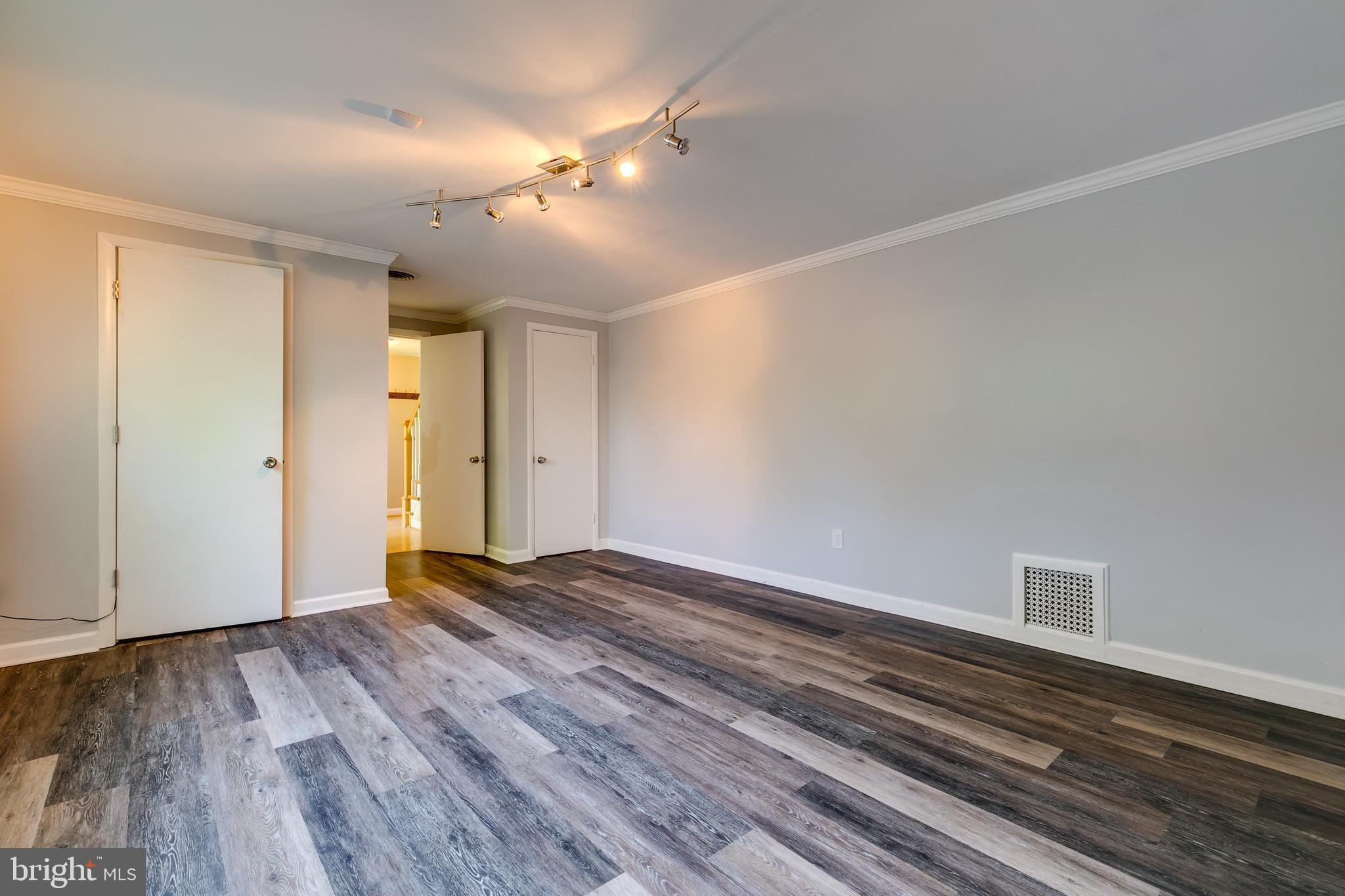 LINCOLNIA HILLS - Residential Lease