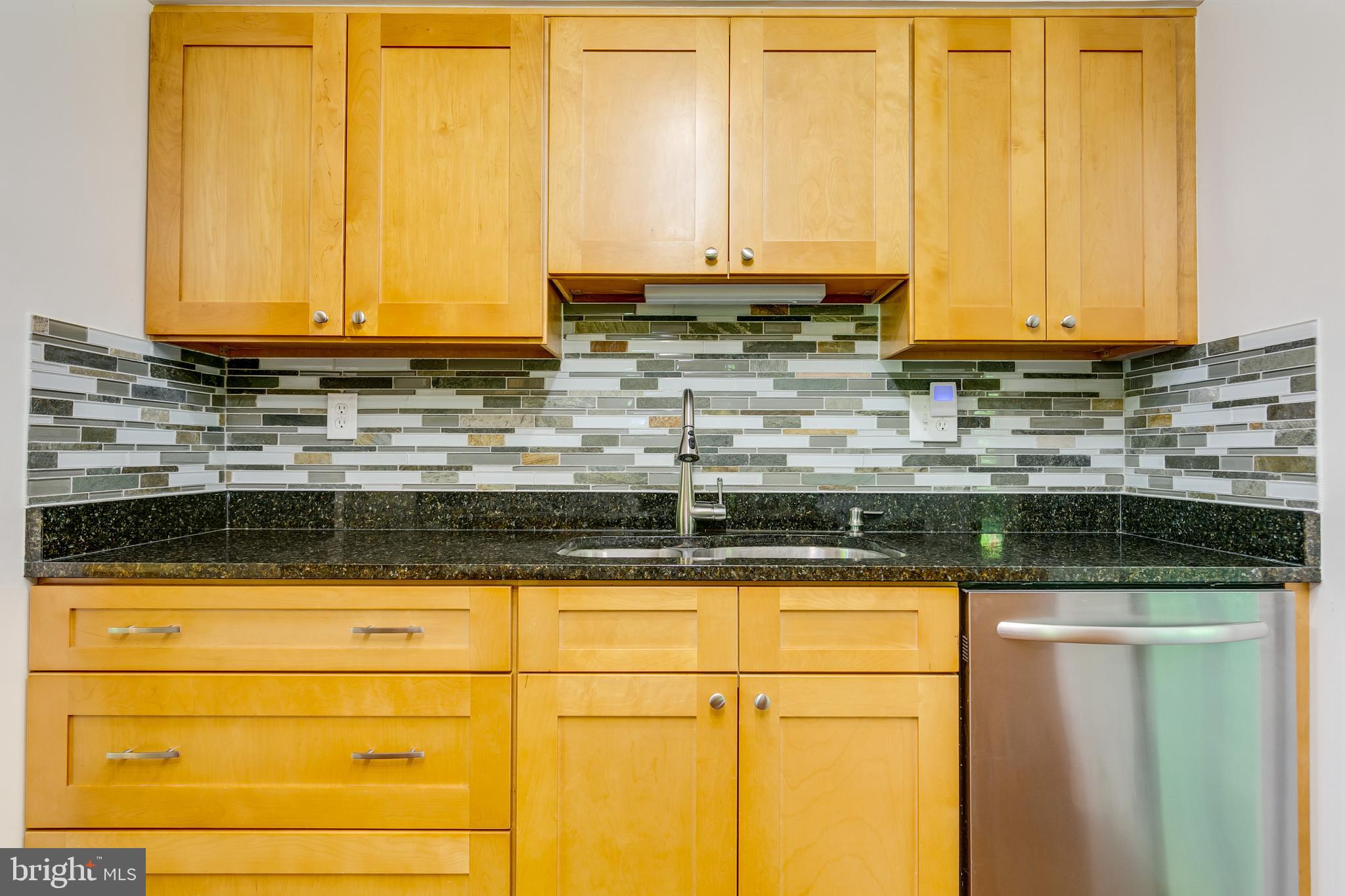 LINCOLNIA HILLS - Residential Lease