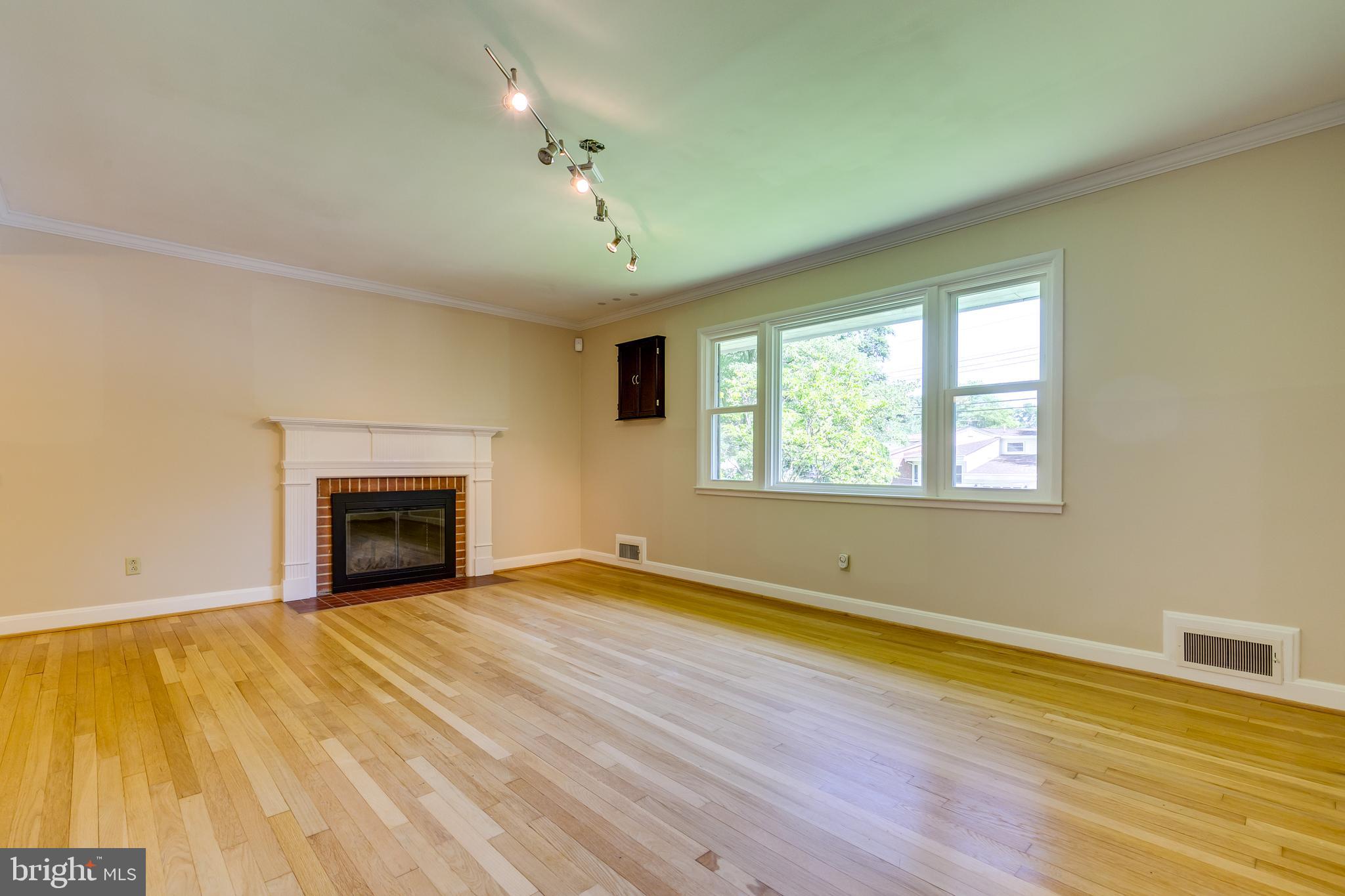 LINCOLNIA HILLS - Residential Lease