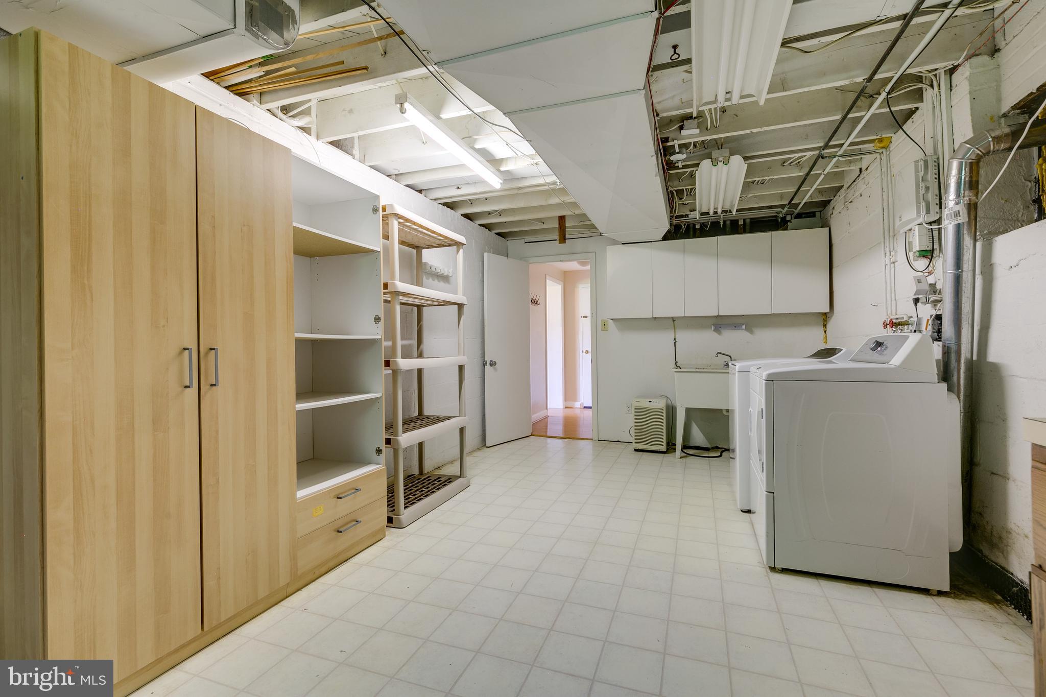 LINCOLNIA HILLS - Residential Lease