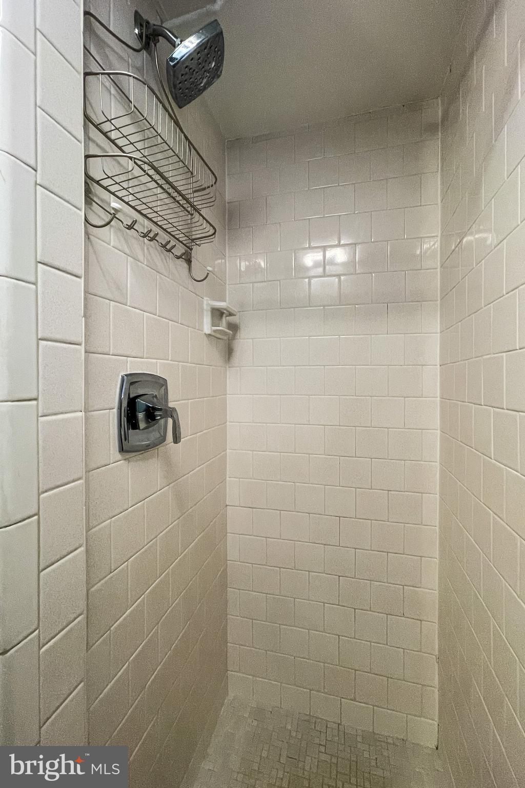 LINCOLNIA HILLS - Residential Lease