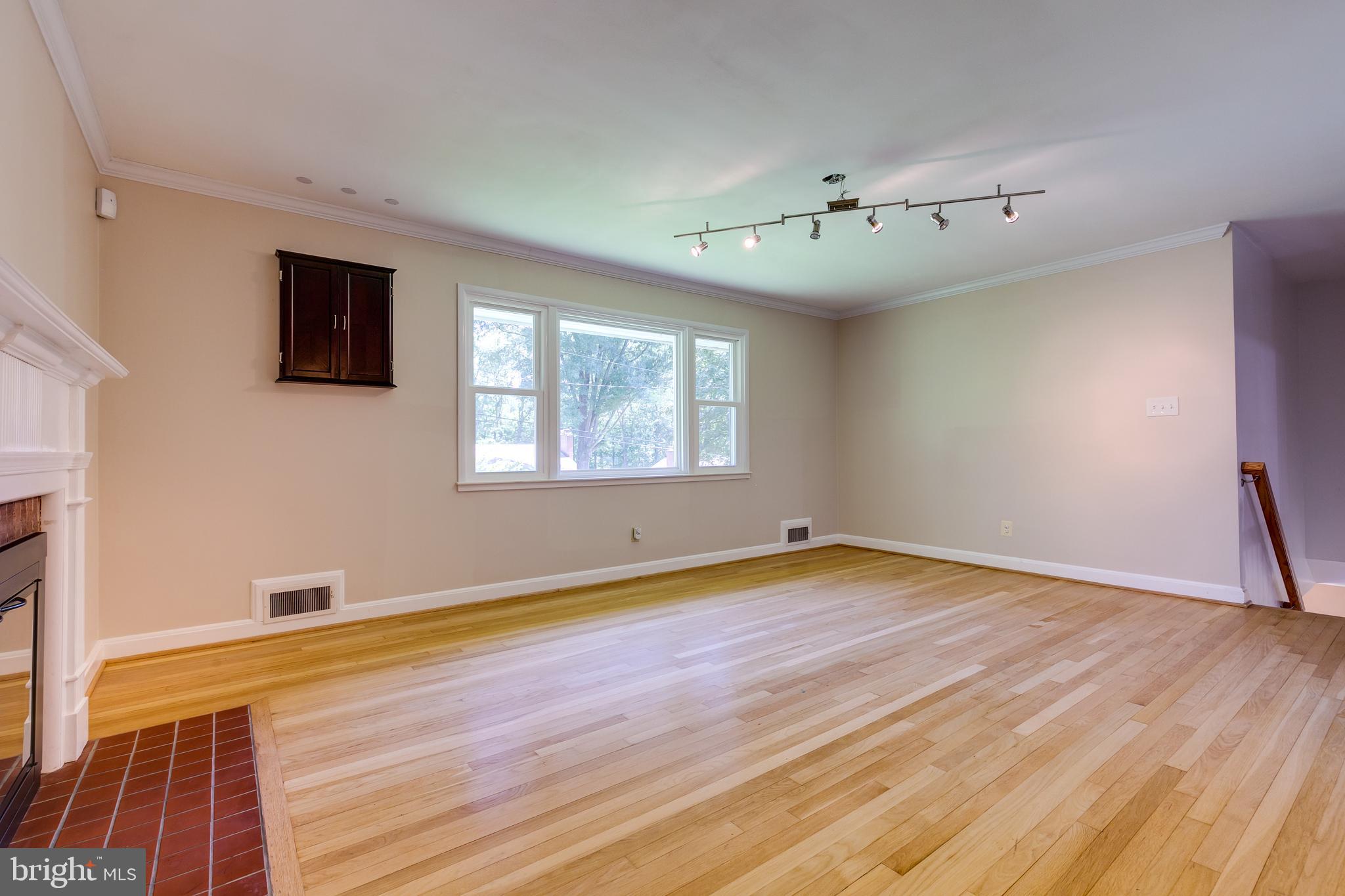 LINCOLNIA HILLS - Residential Lease