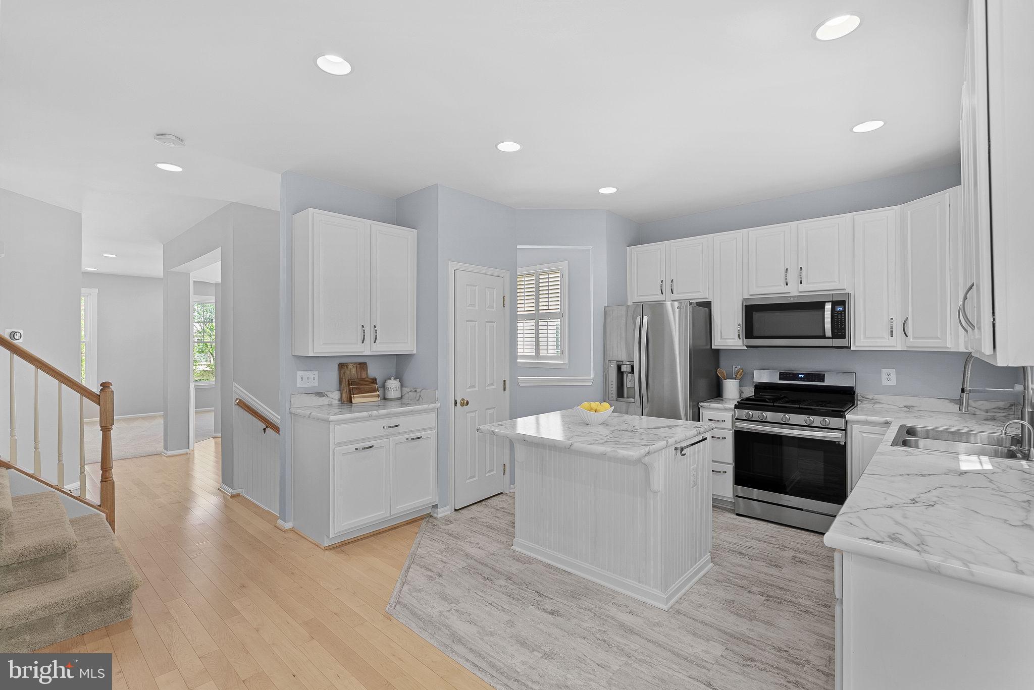 SIGNATURE AT BROADLANDS - Residential