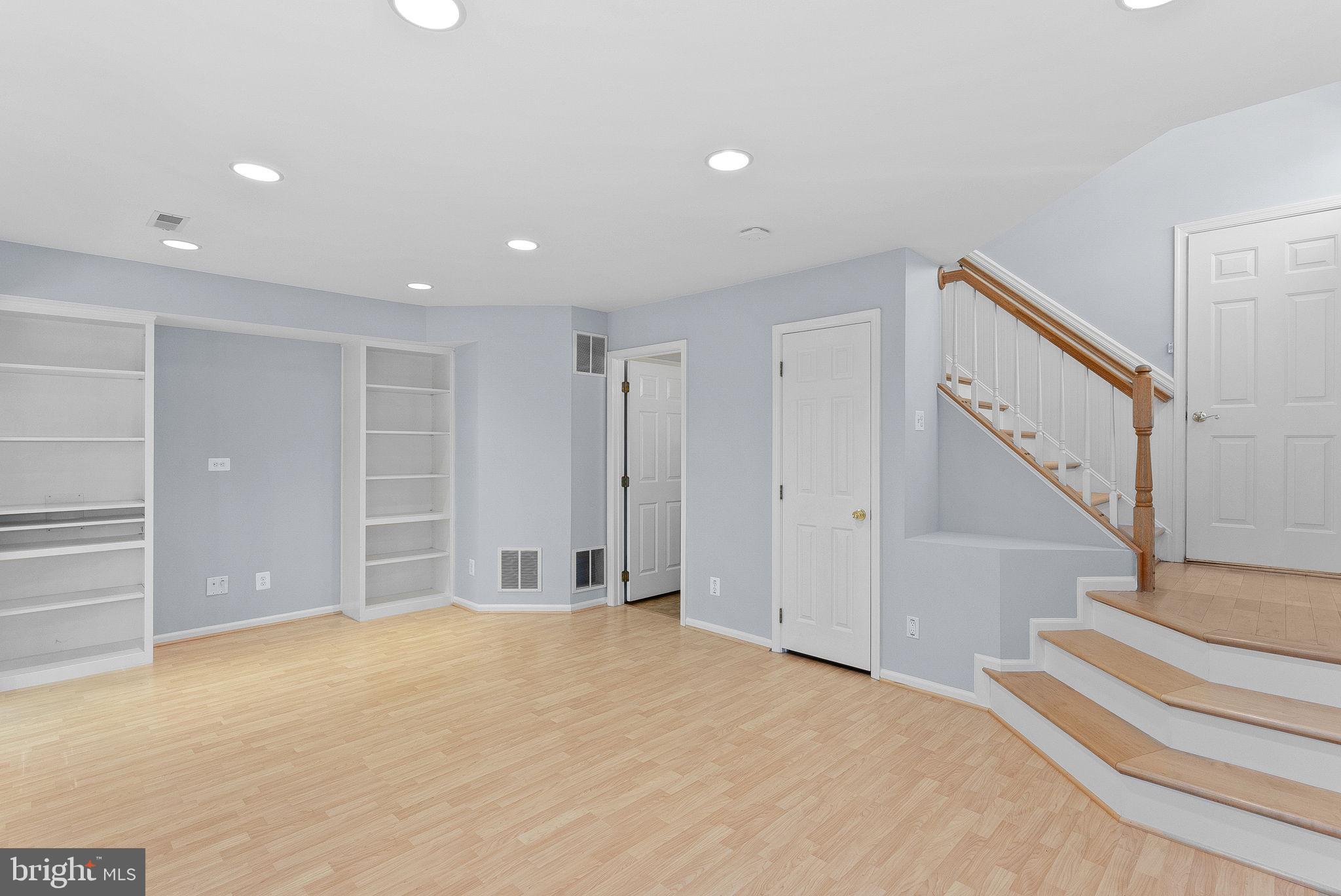 SIGNATURE AT BROADLANDS - Residential