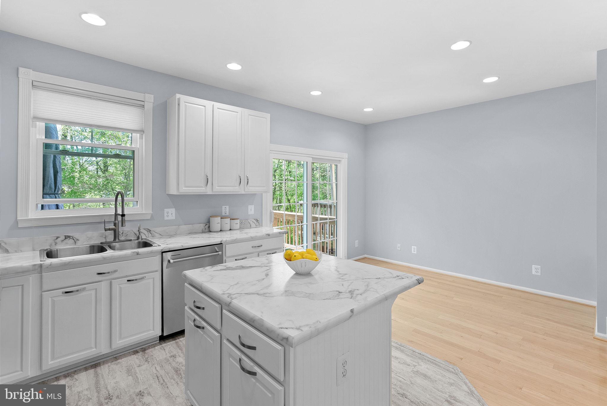 SIGNATURE AT BROADLANDS - Residential