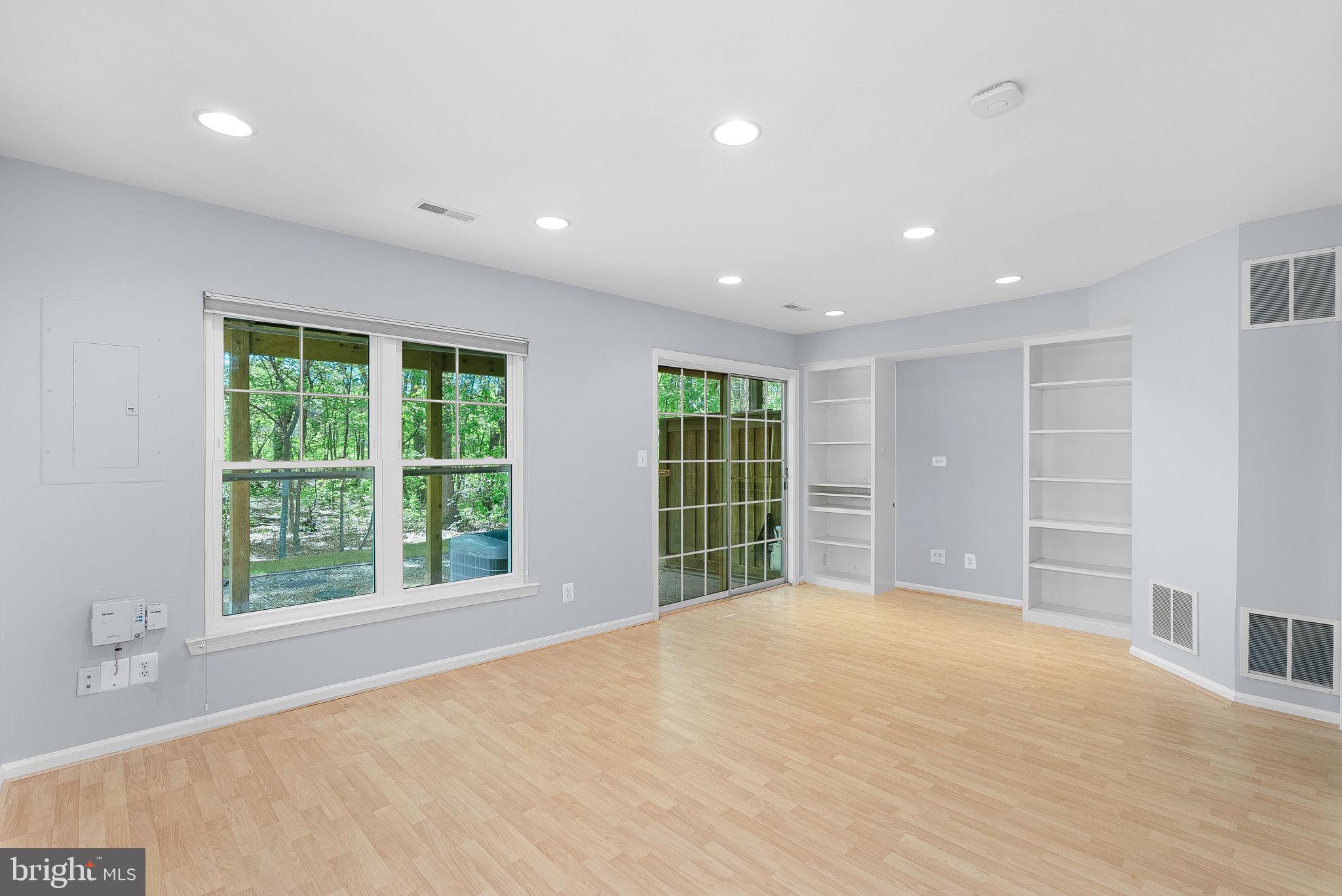 SIGNATURE AT BROADLANDS - Residential