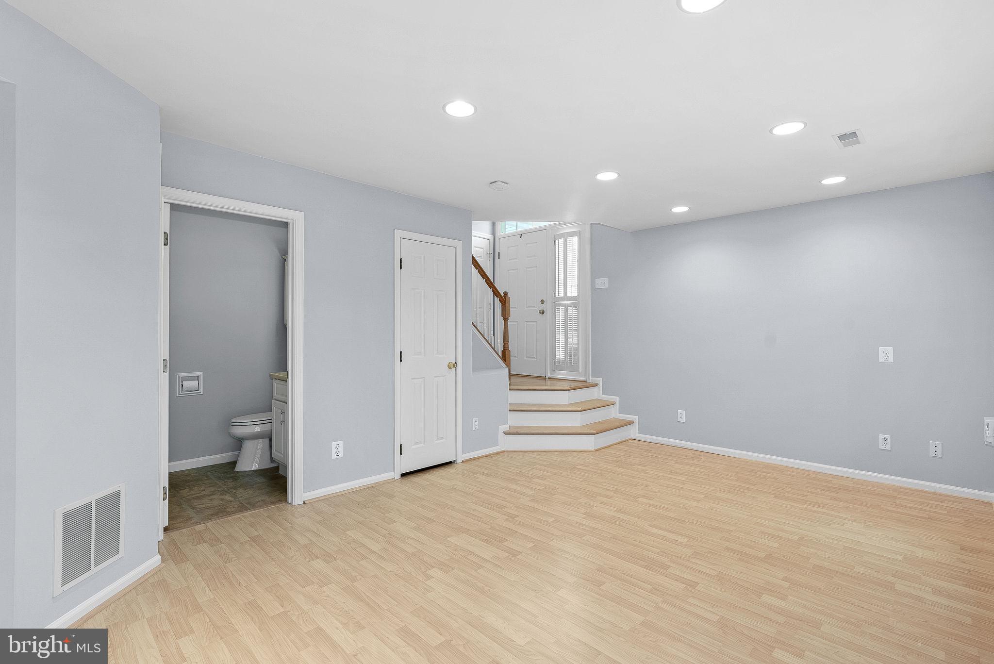 SIGNATURE AT BROADLANDS - Residential