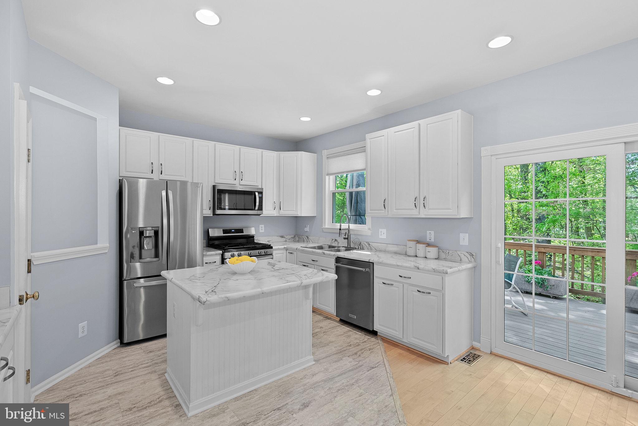 SIGNATURE AT BROADLANDS - Residential