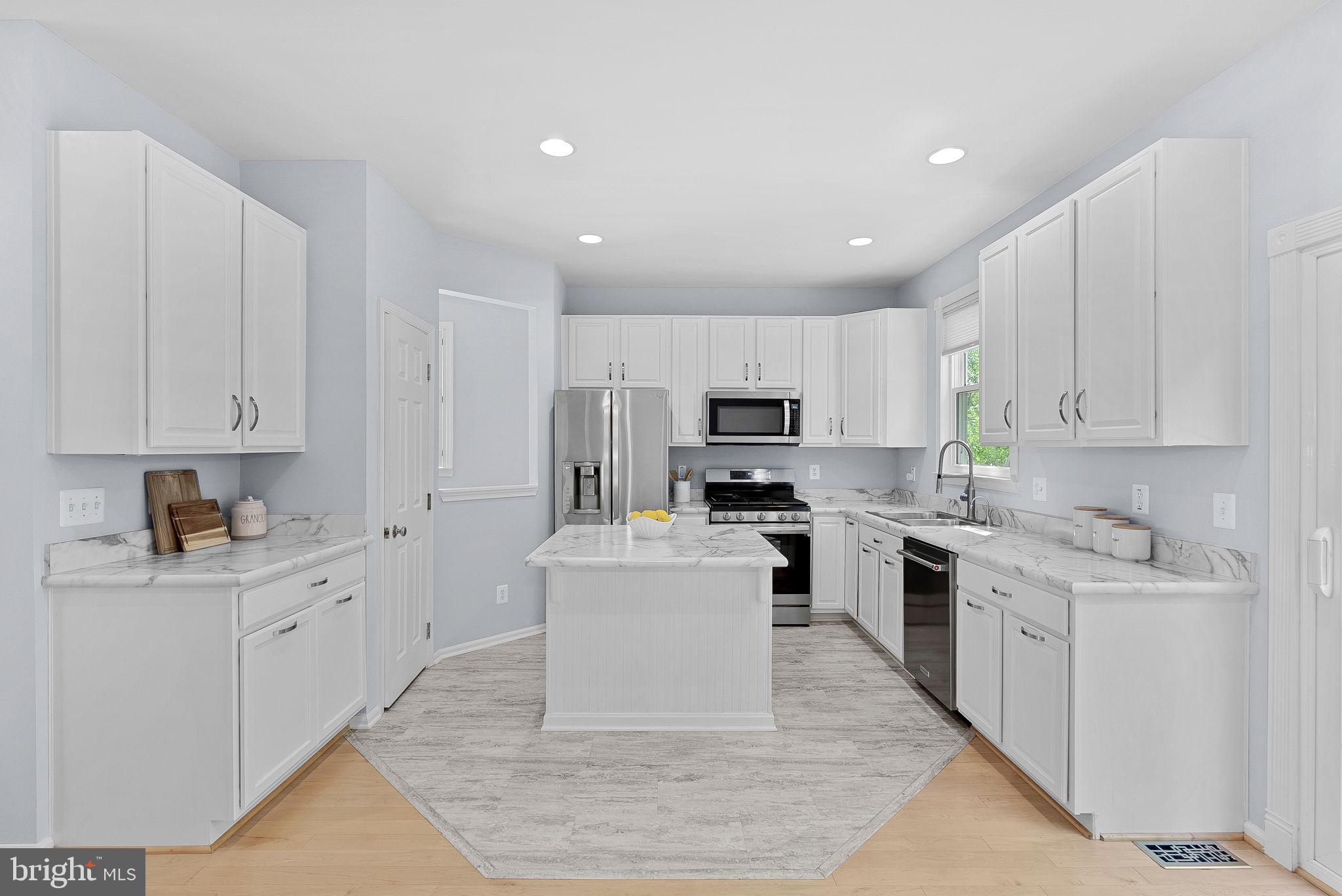 SIGNATURE AT BROADLANDS - Residential