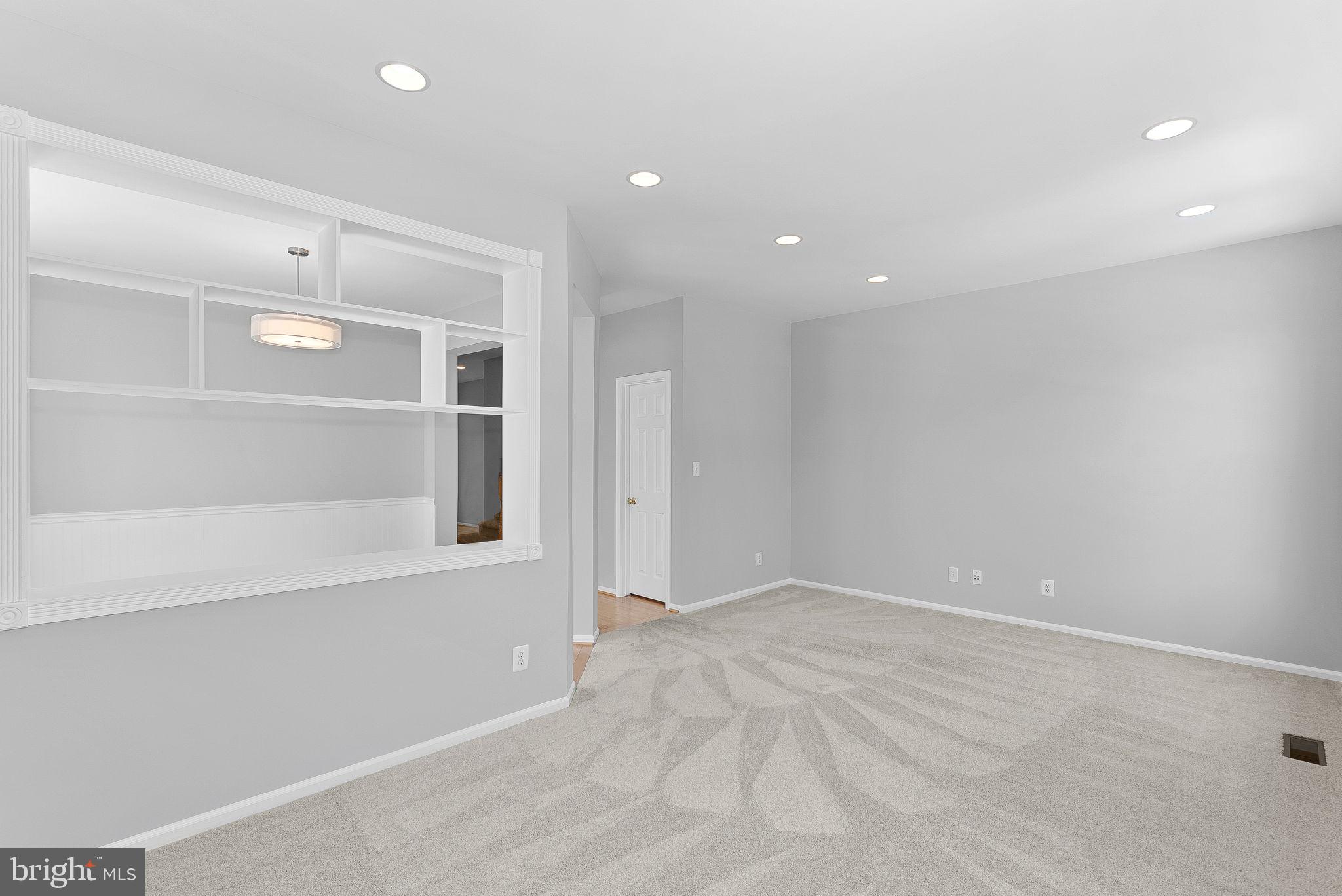 SIGNATURE AT BROADLANDS - Residential