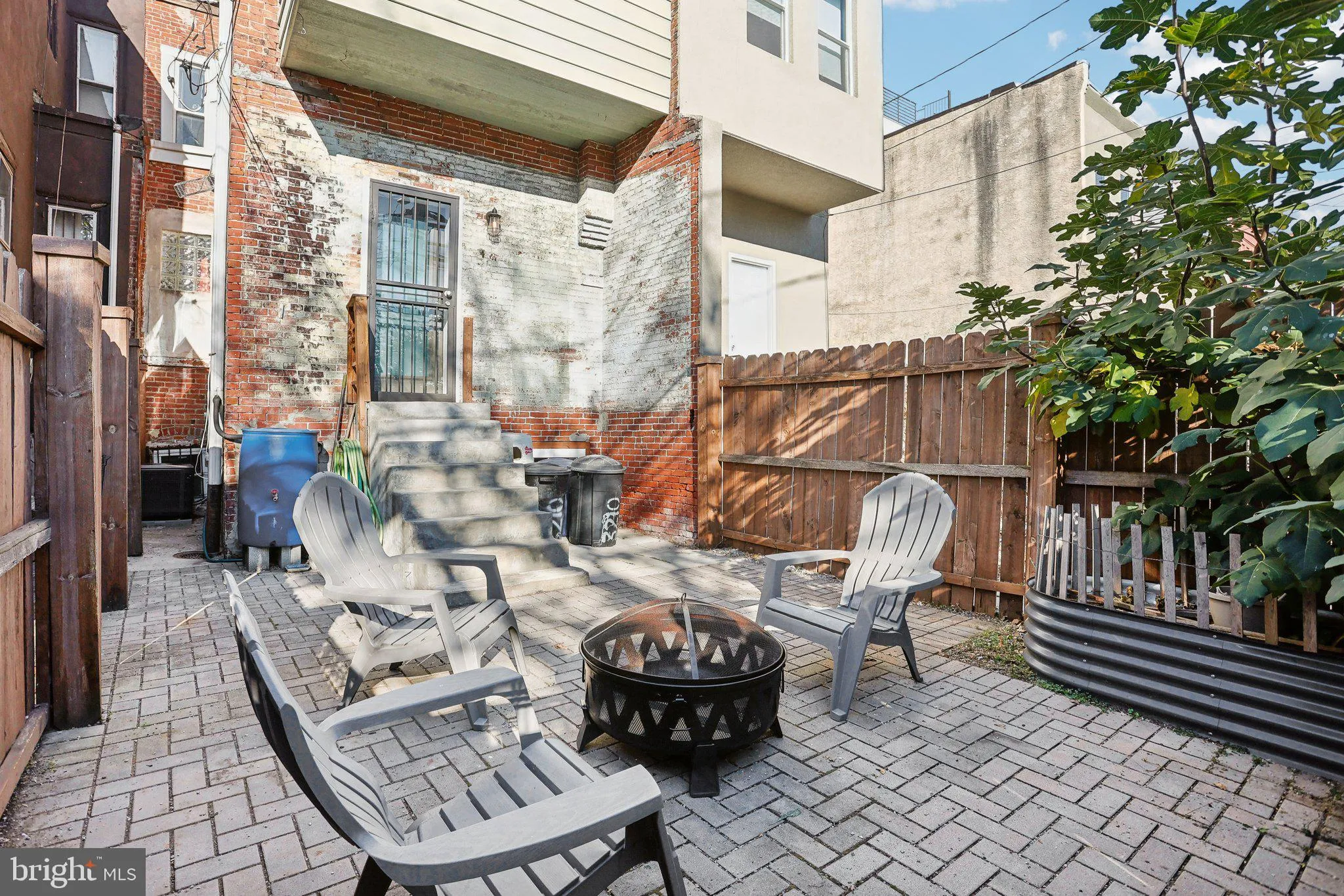 Philadelphia, Pennsylvania 19121, United States, 4 Bedrooms Bedrooms, ,2 BathroomsBathrooms,Residential,Pending,35028