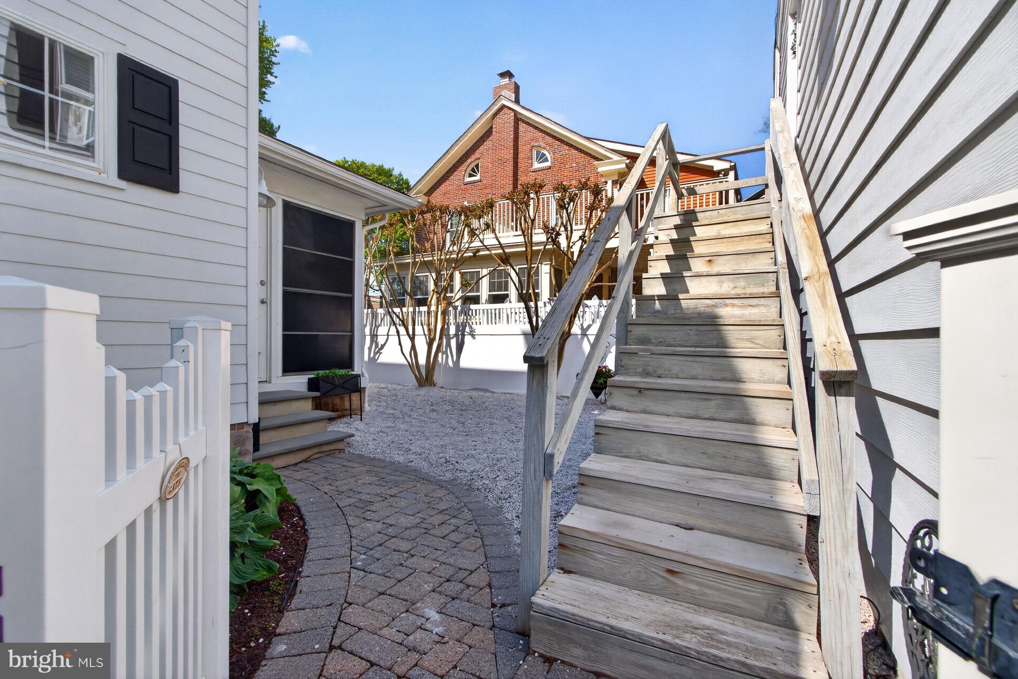 DEVRIES CIRCLE - Residential