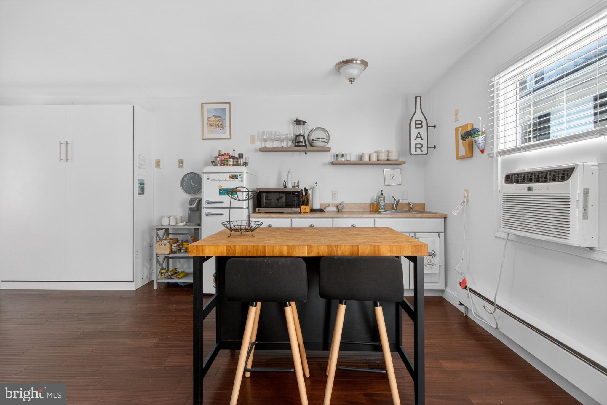 DEVRIES CIRCLE - Residential