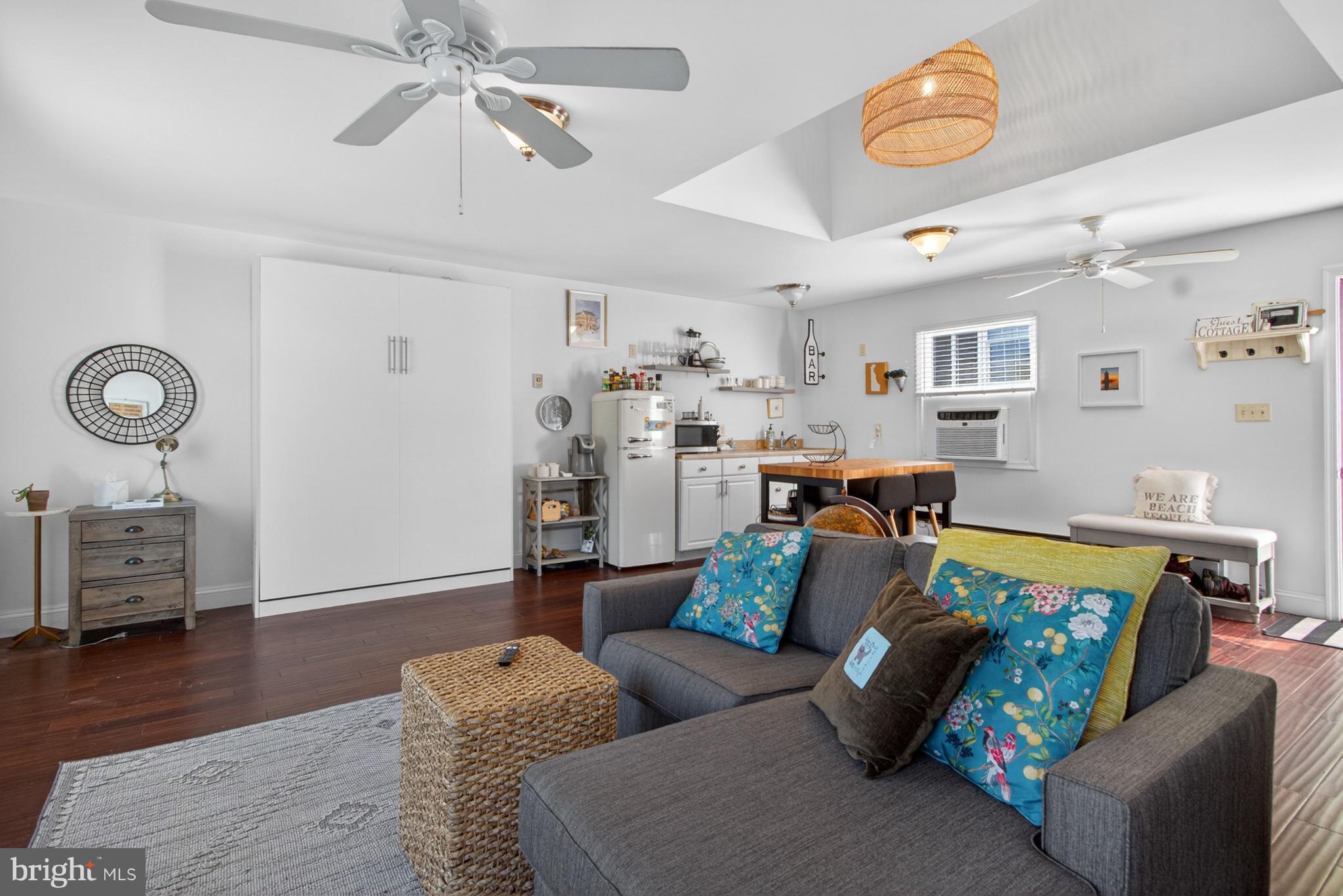 DEVRIES CIRCLE - Residential