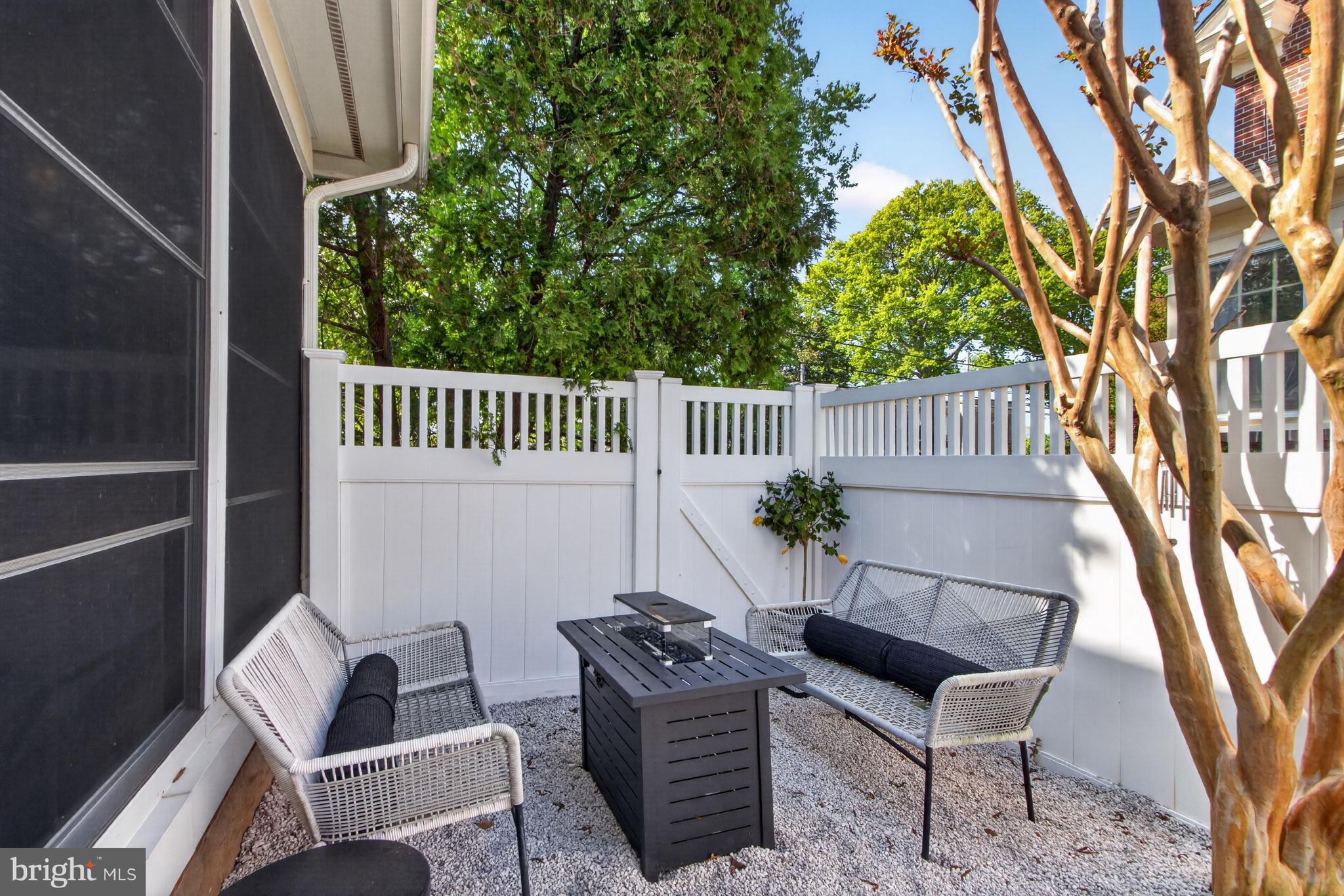 DEVRIES CIRCLE - Residential
