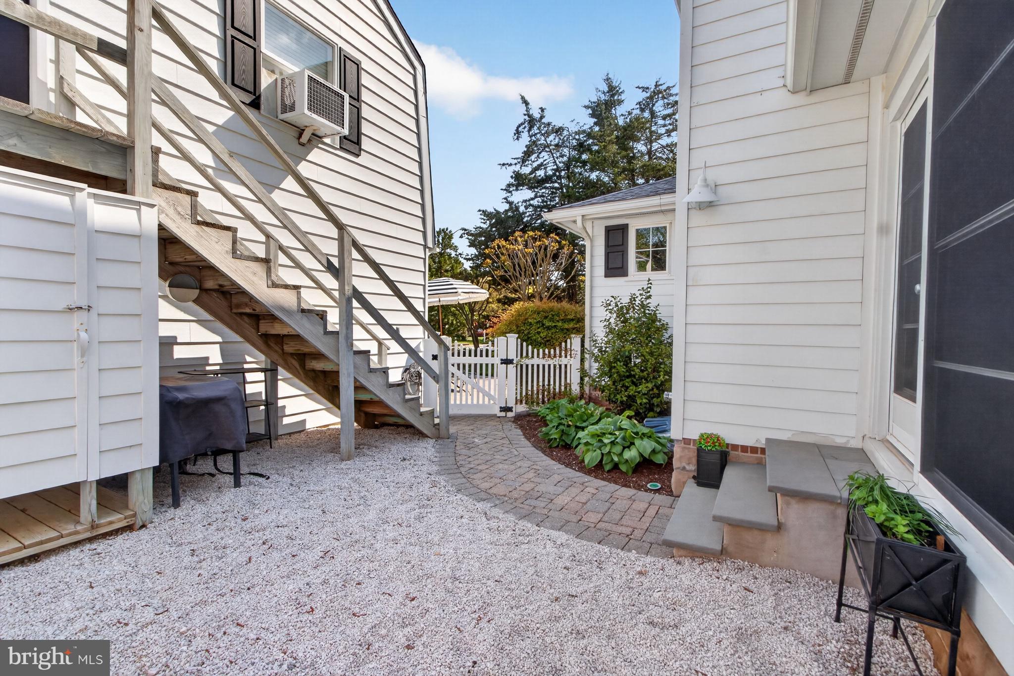DEVRIES CIRCLE - Residential