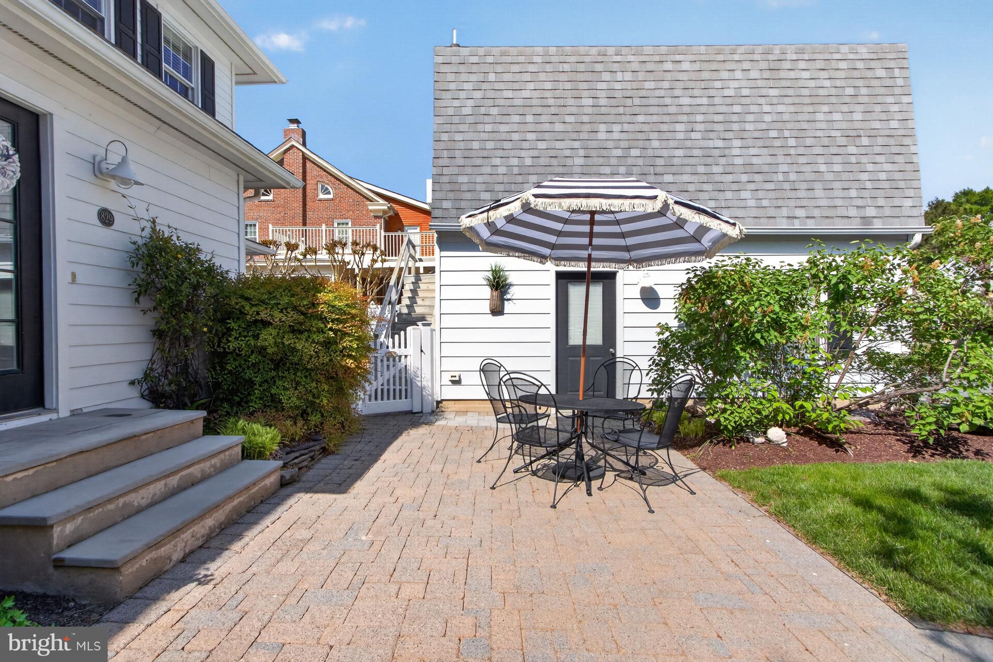 DEVRIES CIRCLE - Residential