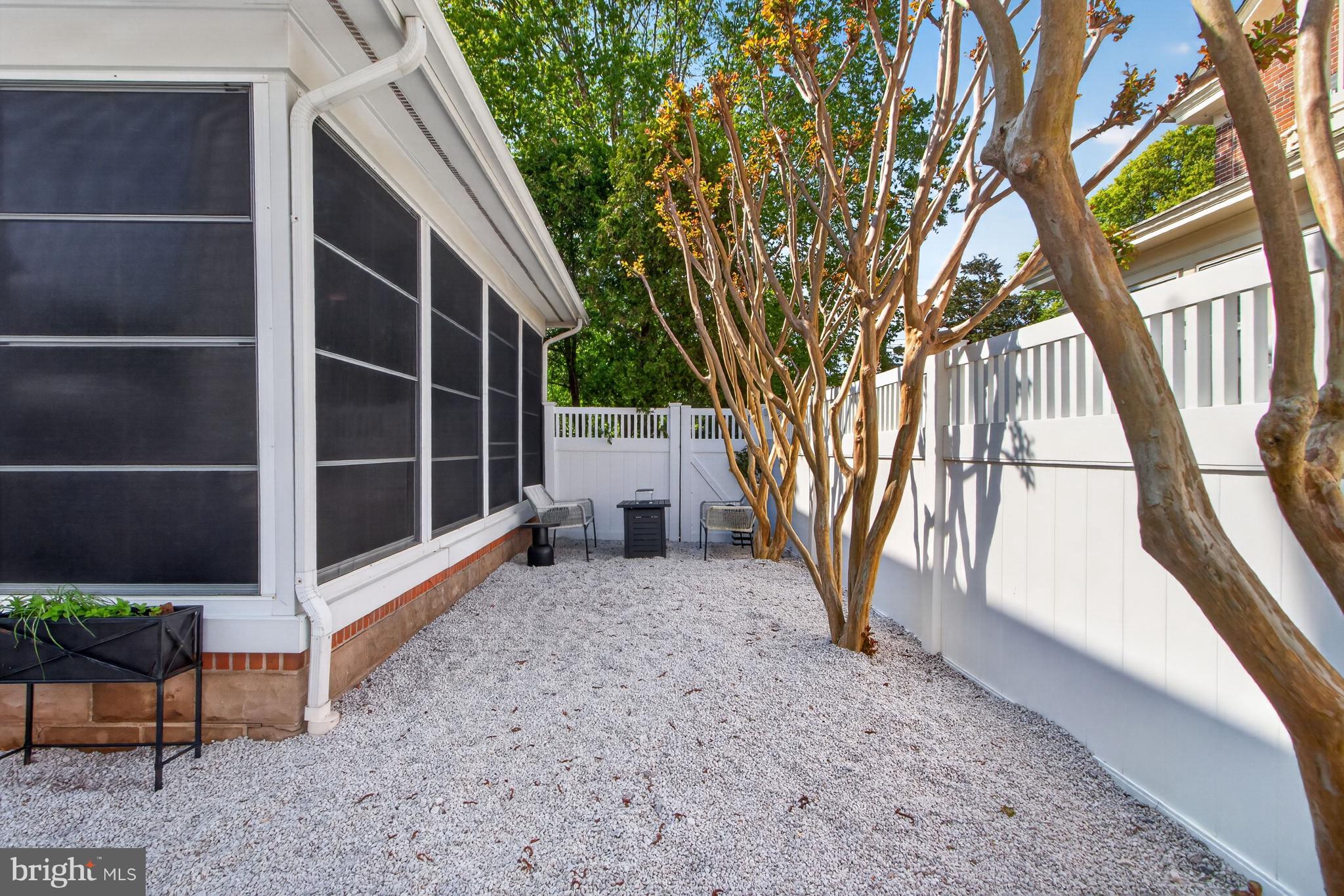 DEVRIES CIRCLE - Residential