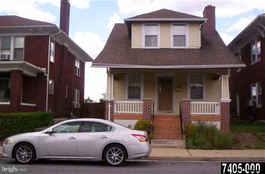 Lovely!  Lovely!  What a deal!  Move in & relax.  Owner-occupy.  Discount w/ "Homestead Act."  Fenced yard & possibility of off-street parking pad.  Let's negotiate for quick sale!