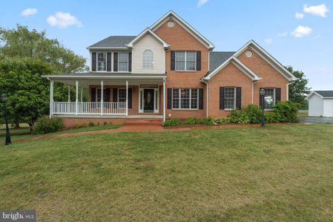 Homes For Sale - 10143 Hedrick Farm Lane<br/> MIDLAND, VA 22728