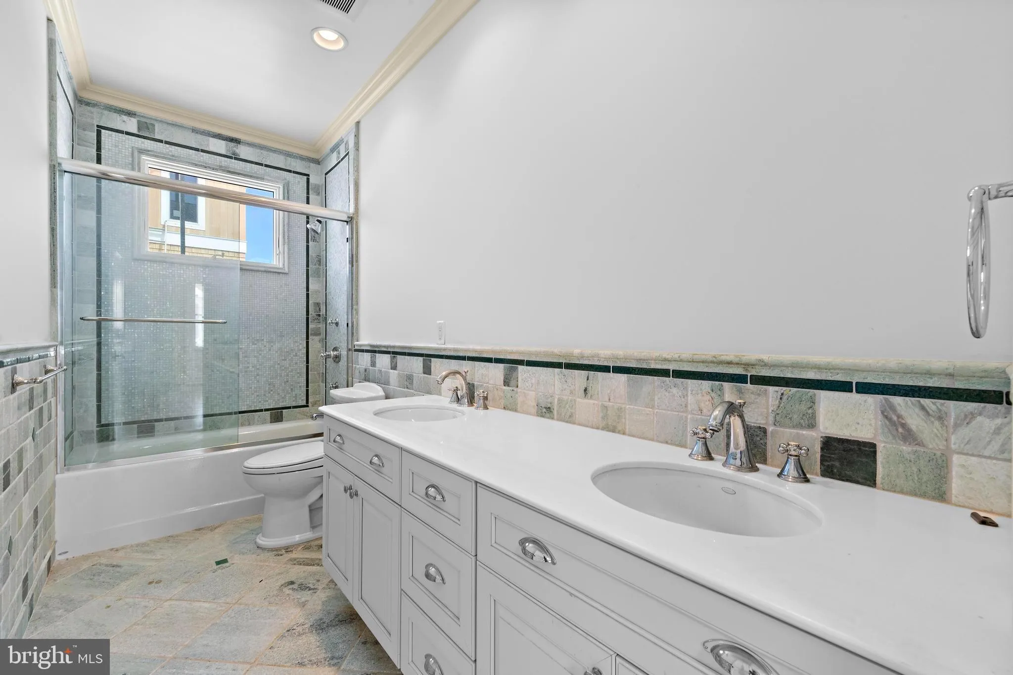 Harvey Cedars, New Jersey 08008, United States, 5 Bedrooms Bedrooms, ,4 BathroomsBathrooms,Residential,Active,113182