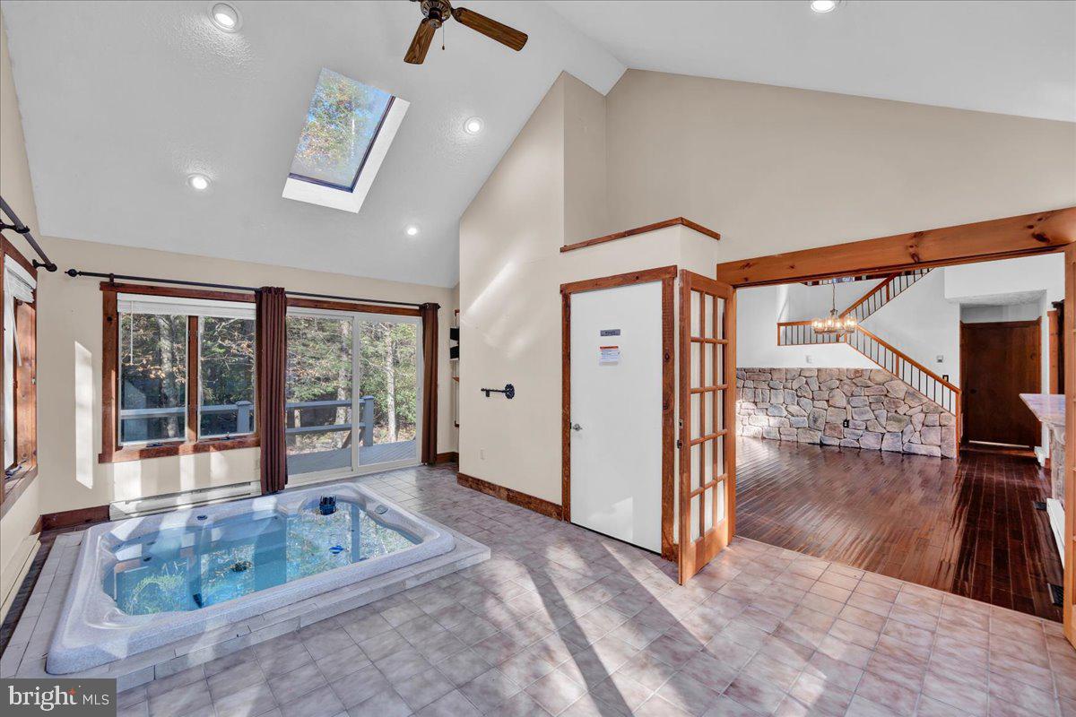 LAKE NAOMI - Residential