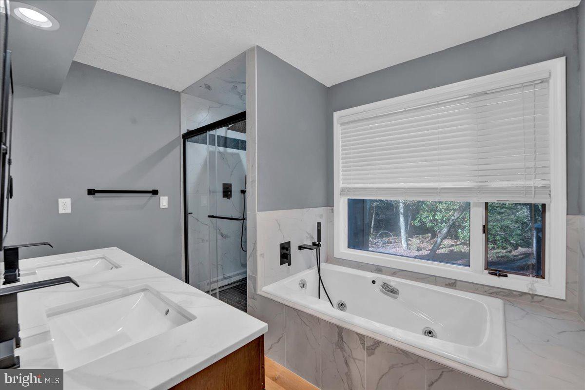 LAKE NAOMI - Residential