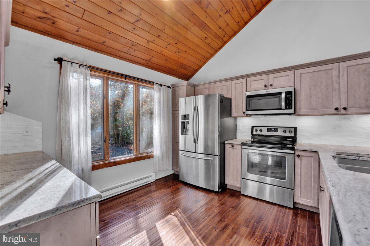 LAKE NAOMI - Residential