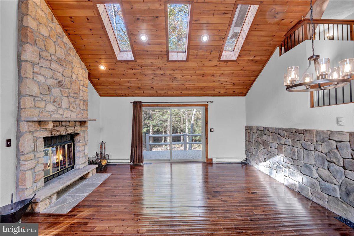 LAKE NAOMI - Residential