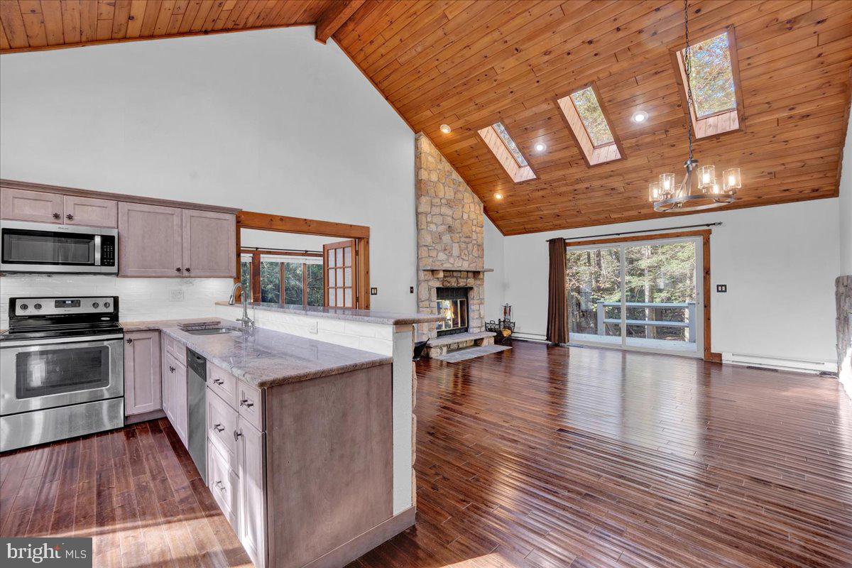 LAKE NAOMI - Residential