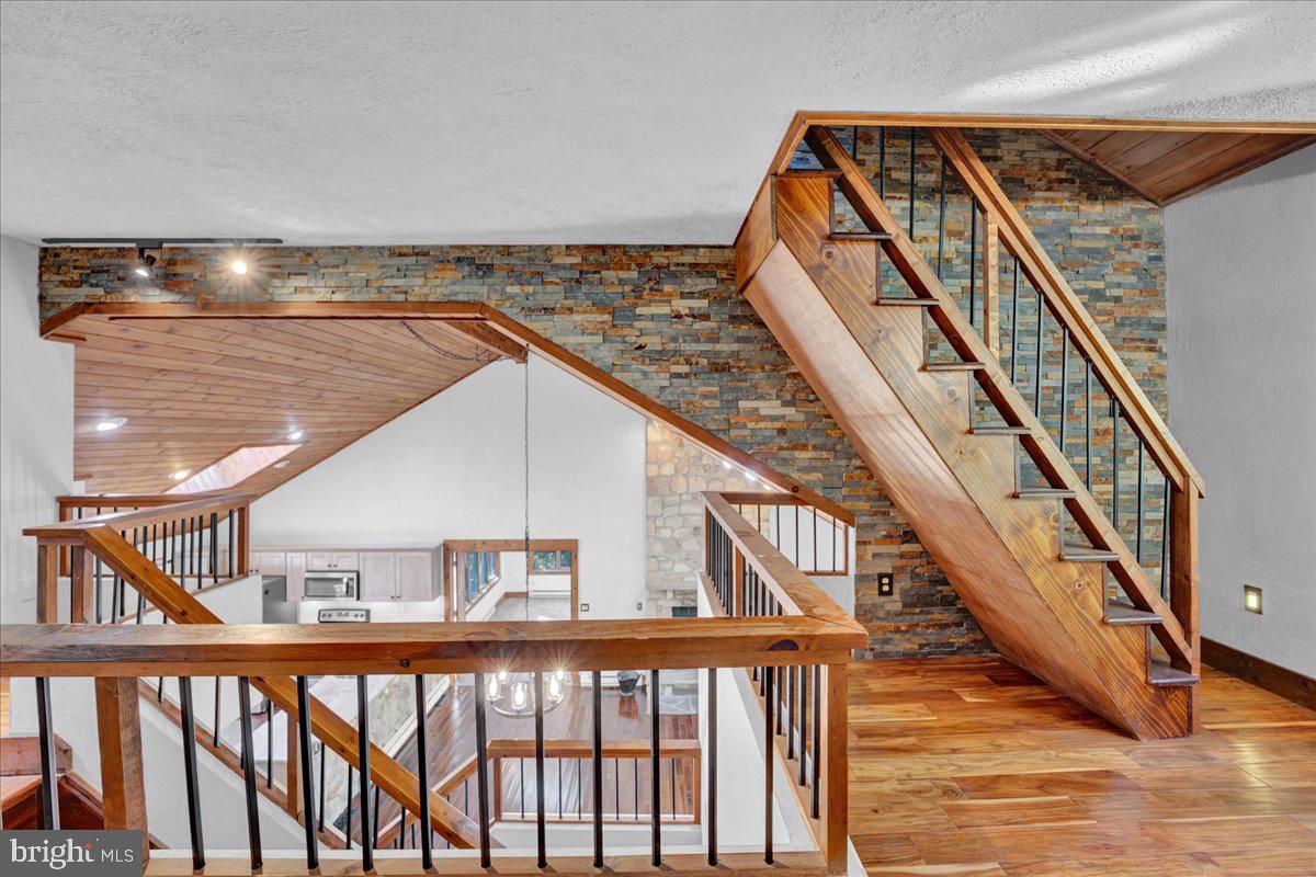 LAKE NAOMI - Residential